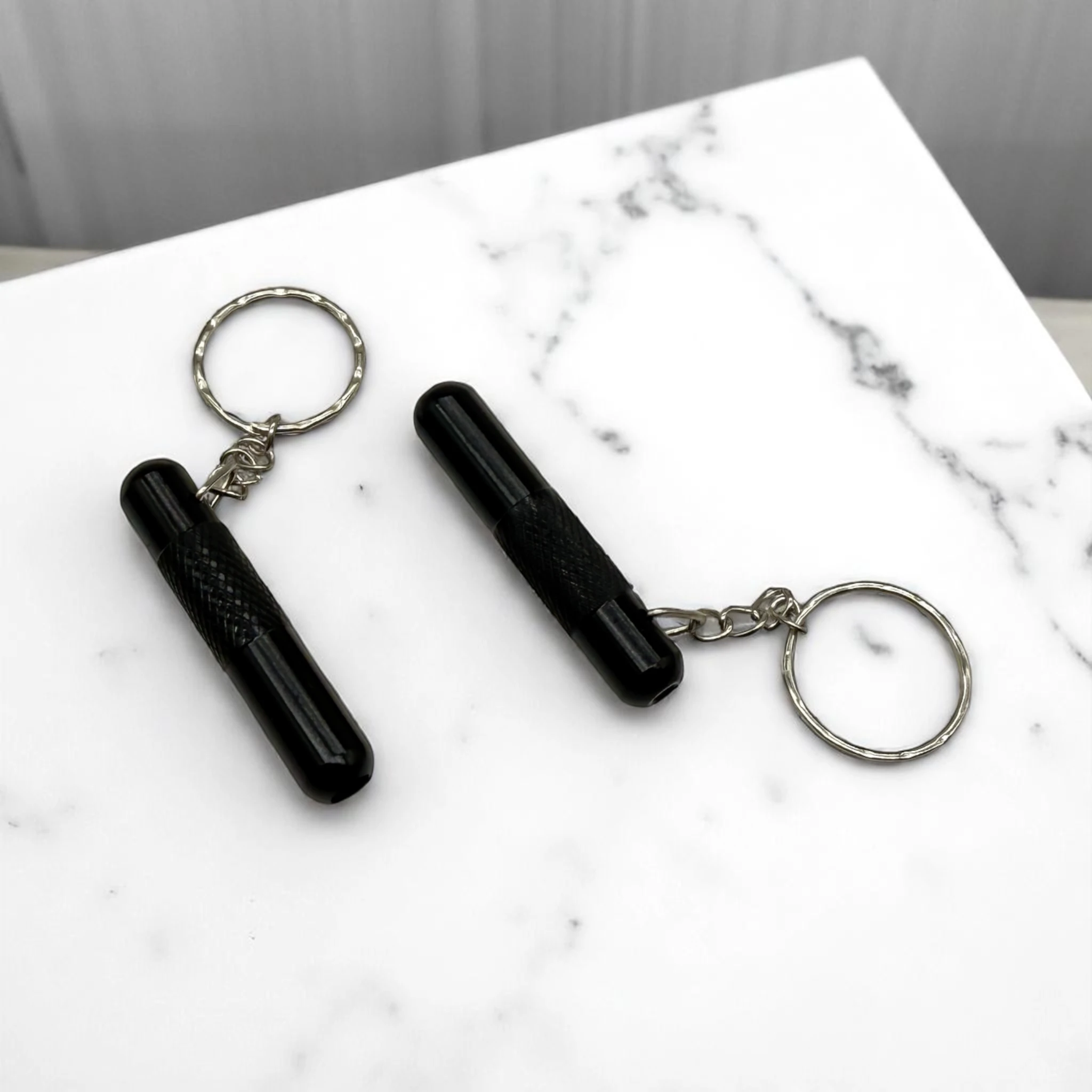 Aluminium-Ziehröhrchen mit Schlüsselanhänger (50mm, Schwarz) – Kompakt & Praktisch -  from DieBallerei