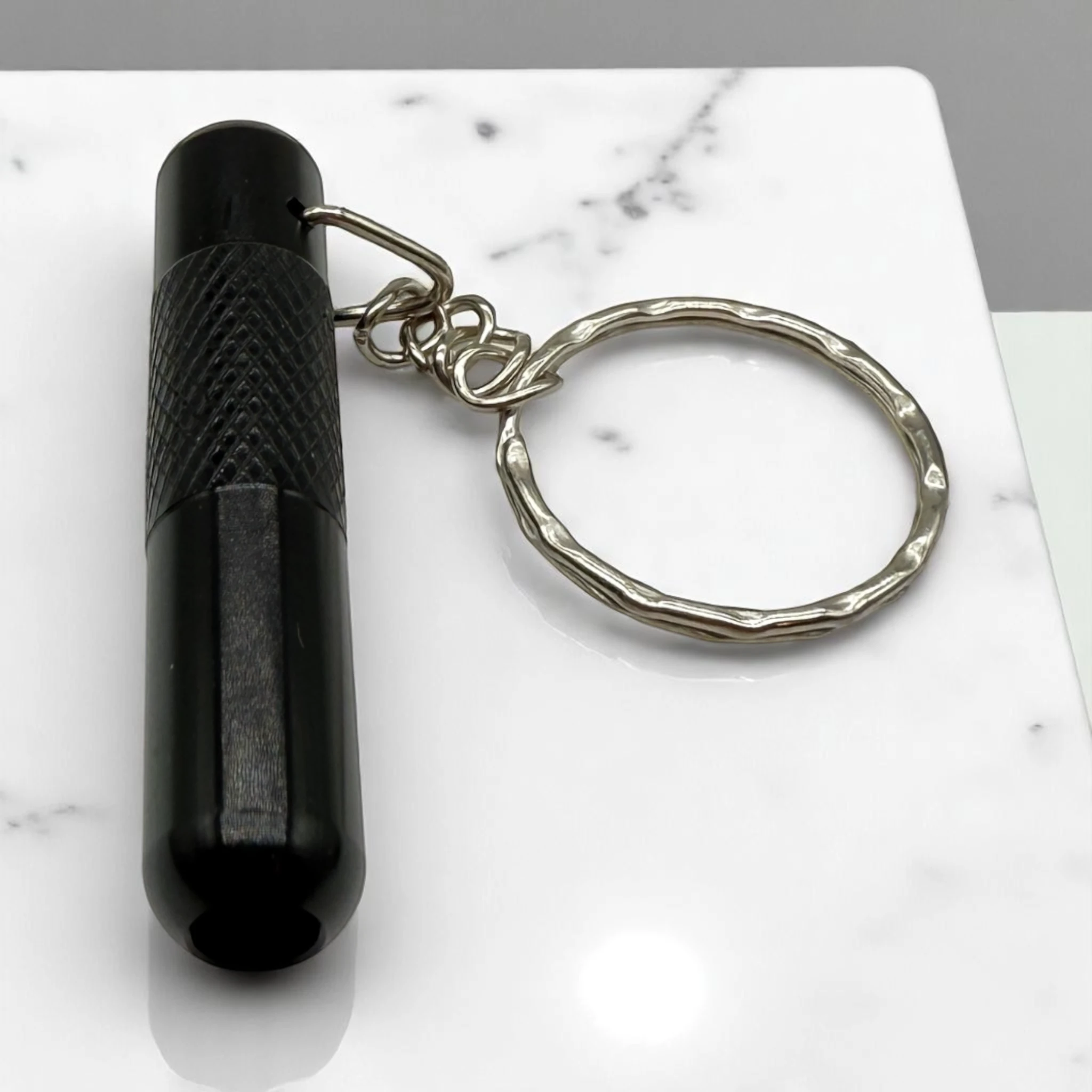 Aluminium-Ziehröhrchen mit Schlüsselanhänger (50mm, Schwarz) – Kompakt & Praktisch -  from DieBallerei