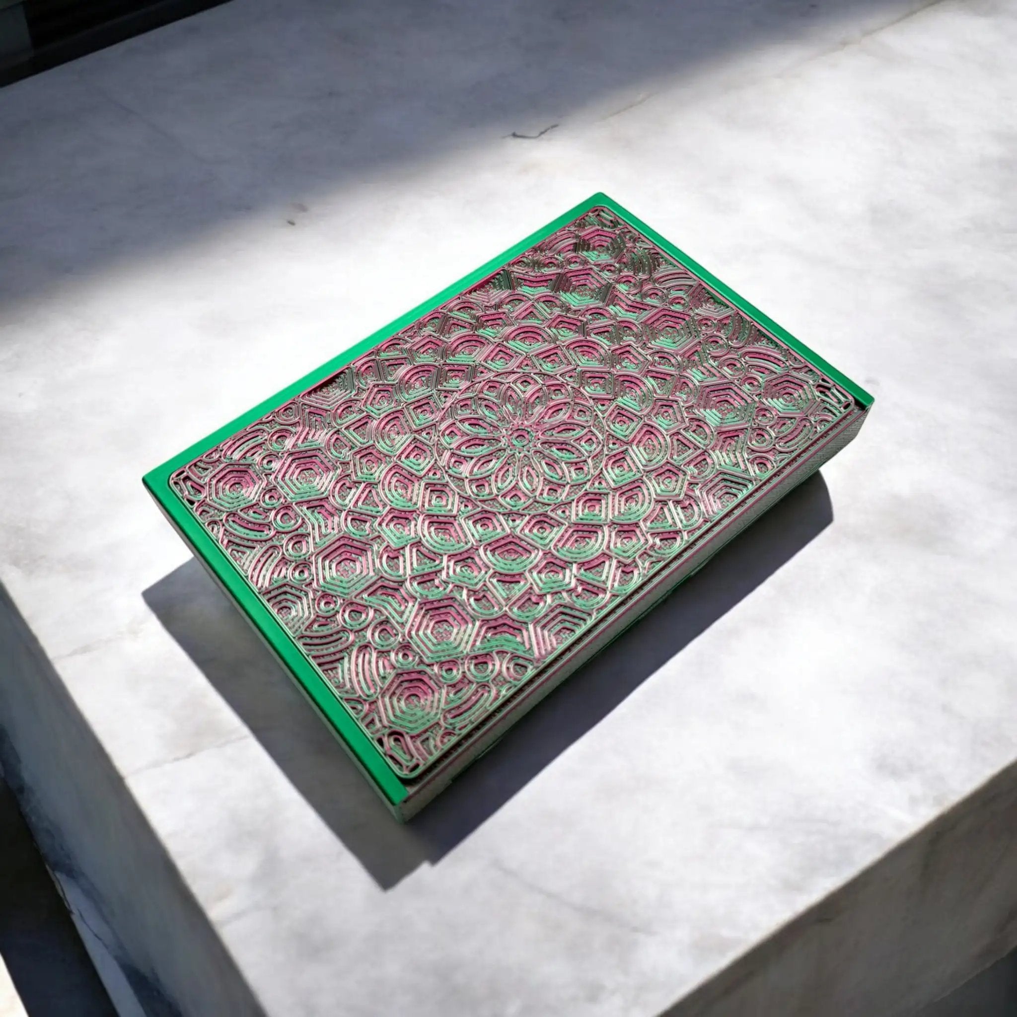 Baller-Box XL Everlasting Fractals inkl. integriertem Spiegel, 2x Röhrchen und Hack-Karten Rot / Grün -  from DieBallerei