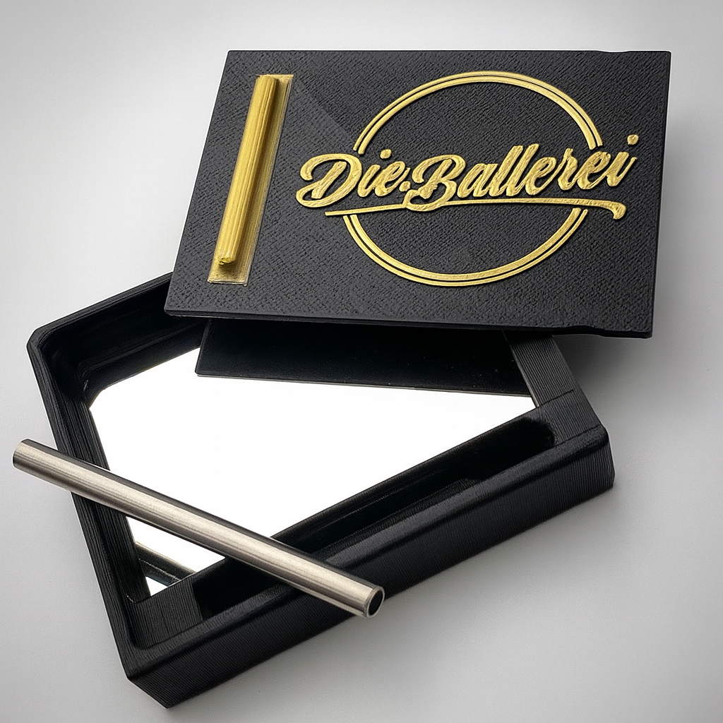 Die Ballerei Baller-Box – SchwarzGold mit Spiegel, Röhrchen & Hack-Karten