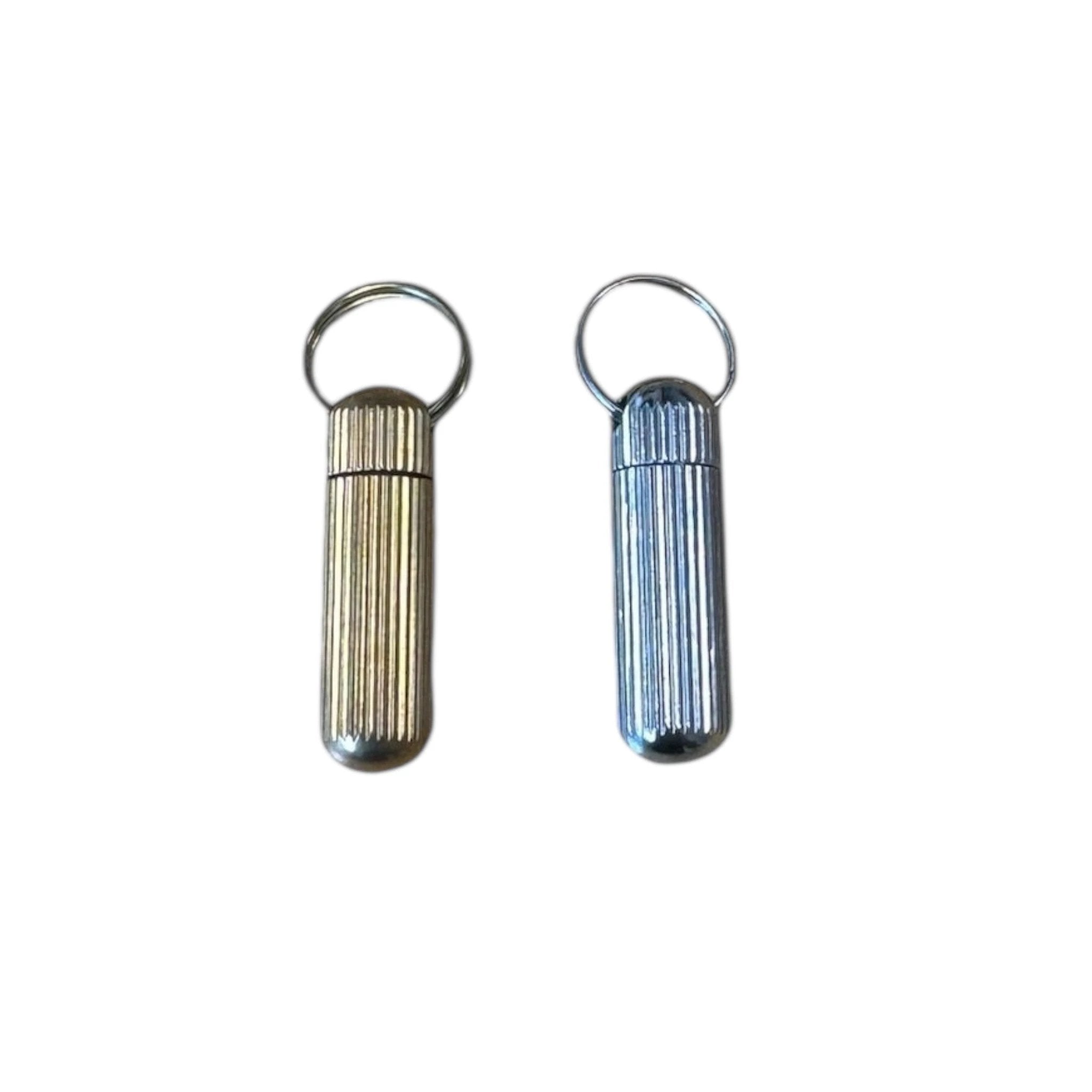 Aluminium Pillenteiler Schlüsselanhänger in Gold oder Silber -  from DieBallerei