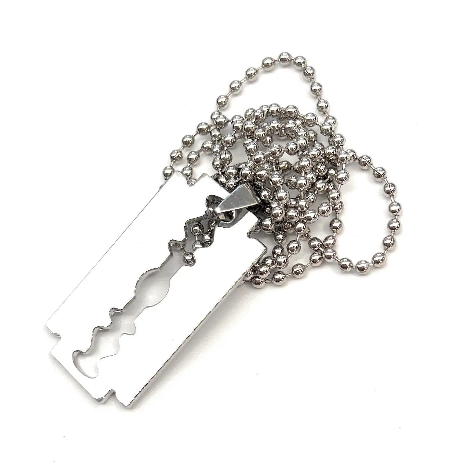 Silberne Halskette mit Rasierklingen-Anhänger – Stilvoll & praktisch -  from DieBallerei