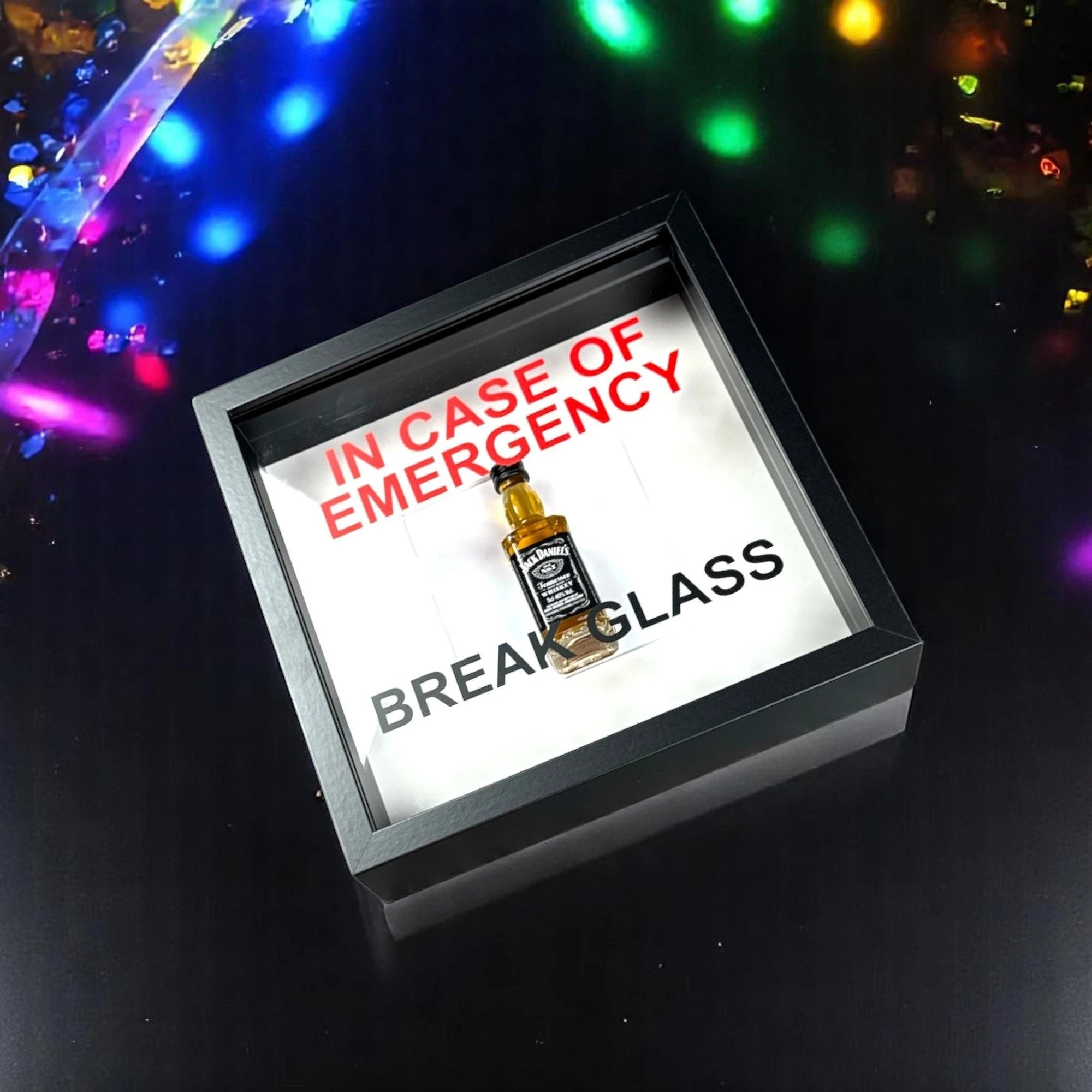 In Case of Emergency Break Glass – Wandbild mit Jack Daniels im weißen Rahmen -  from DieBallerei