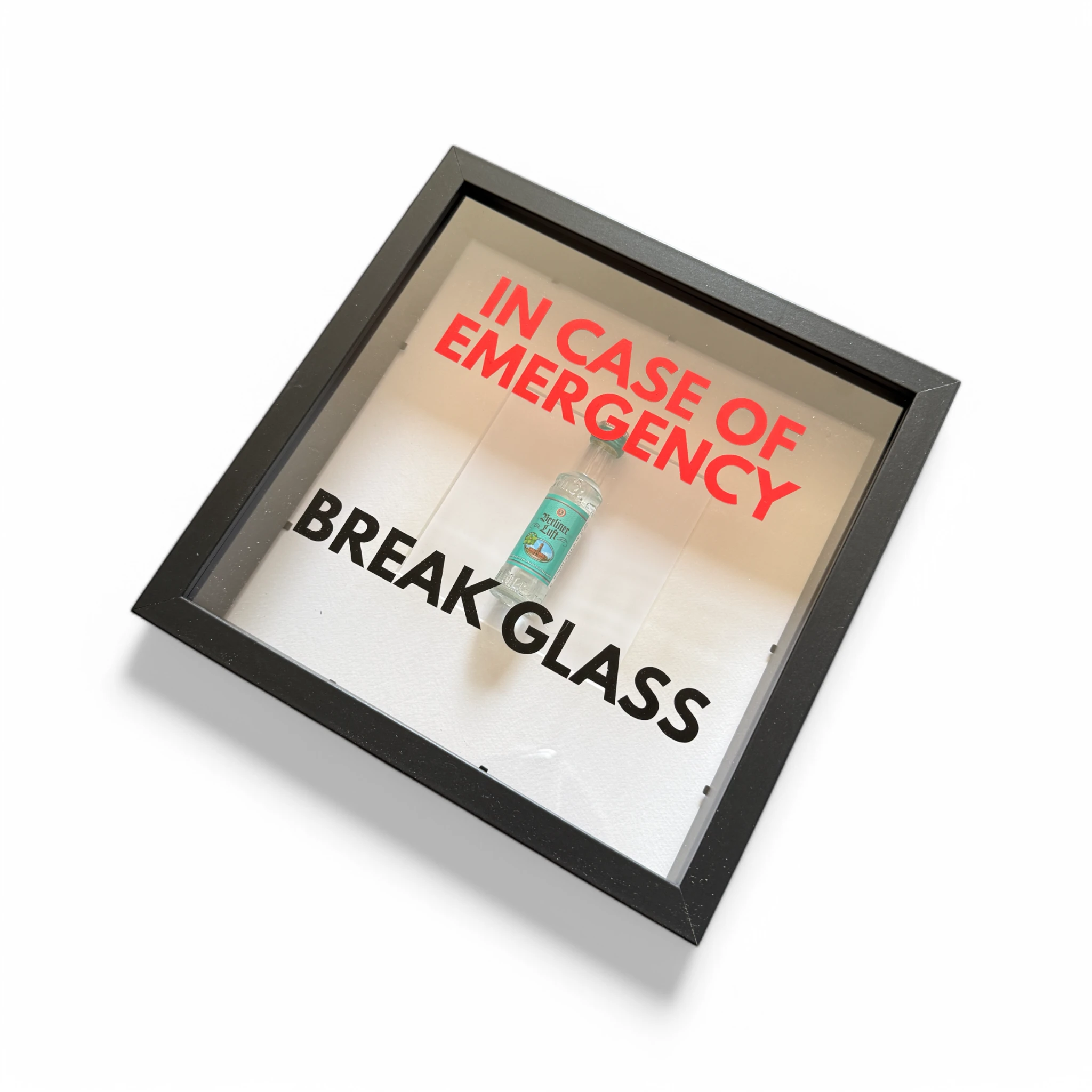 "In Case of Emergency Break Glass" – Wandbild mit Berliner Luft schwarzer/weißer Rahmen -  from DieBallerei