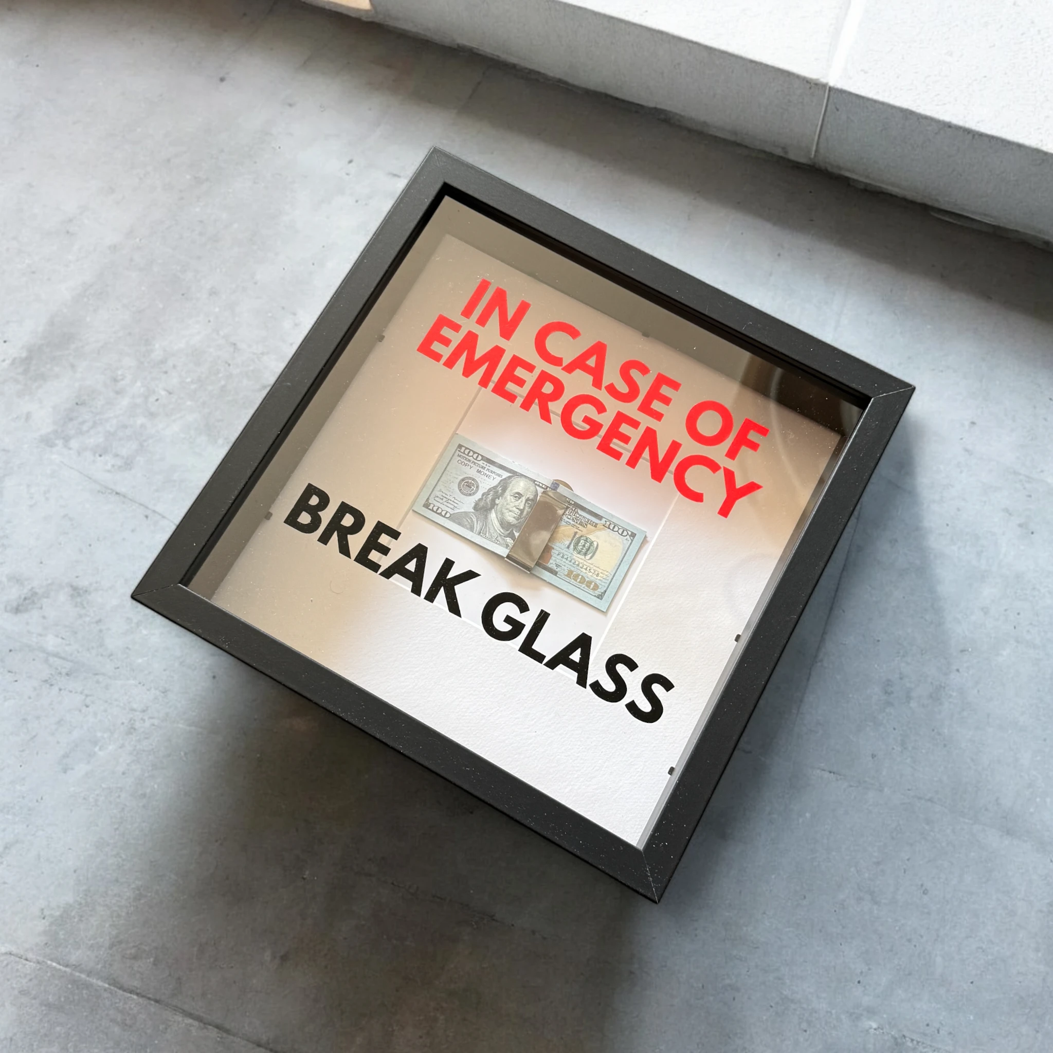 In Case of Emergency Break Glass – Wandbild mit DOLLAR-Scheinen V3 in schwarz -  from DieBallerei
