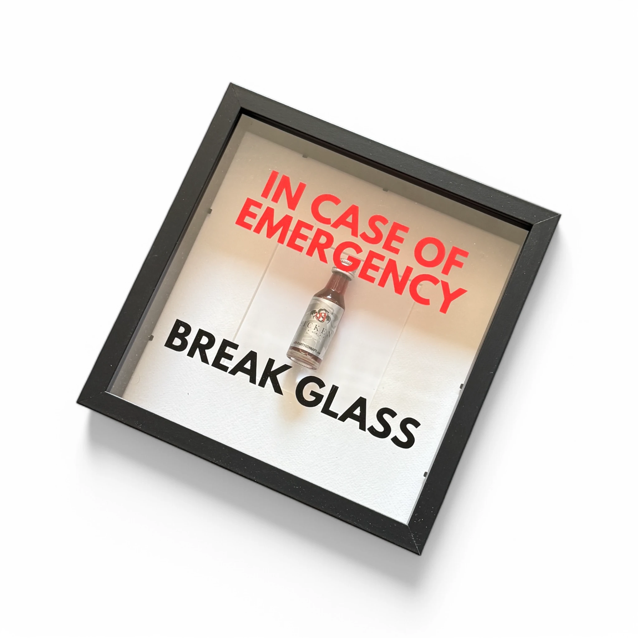 "In Case of Emergency Break Glass" – Wandbild mit Shot "FICKEN" in schwarz -  from DieBallerei
