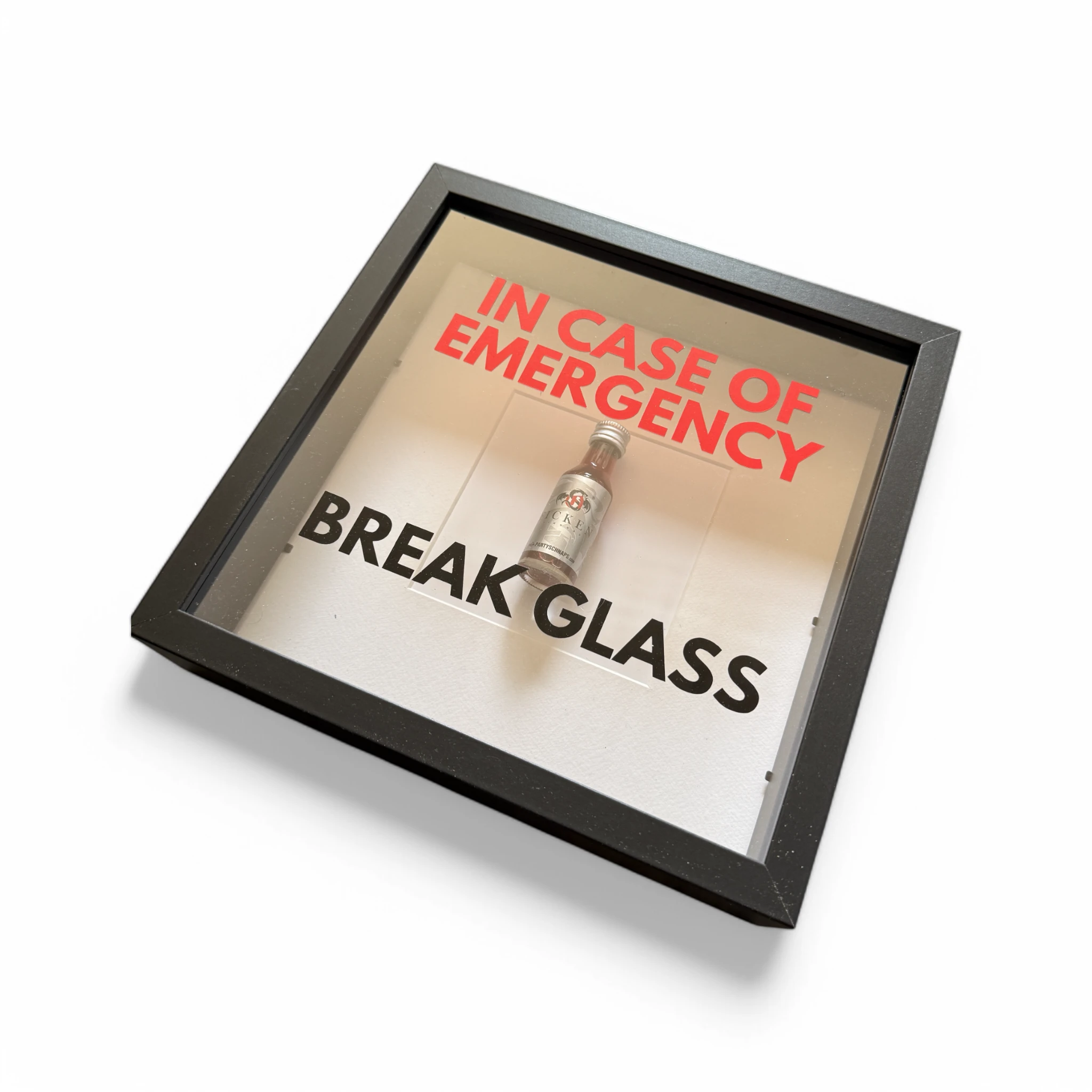 "In Case of Emergency Break Glass" – Wandbild mit Shot "FICKEN" in schwarz -  from DieBallerei