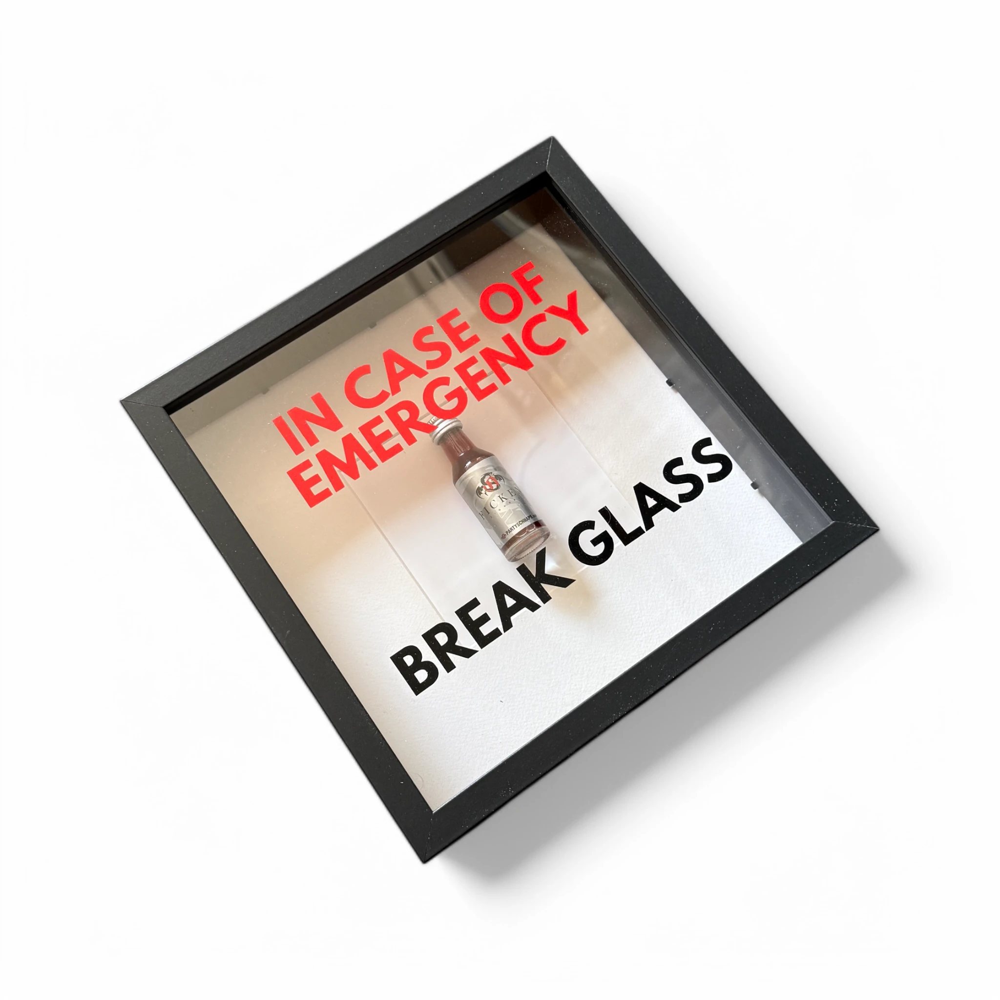 "In Case of Emergency Break Glass" – Wandbild mit Shot "FICKEN" in schwarz -  from DieBallerei