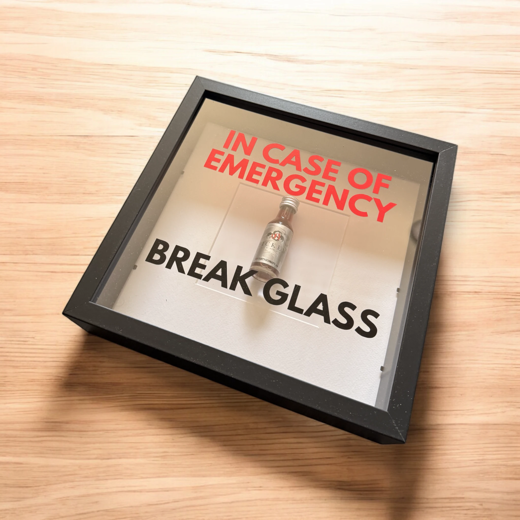 "In Case of Emergency Break Glass" – Wandbild mit Shot "FICKEN" in schwarz -  from DieBallerei