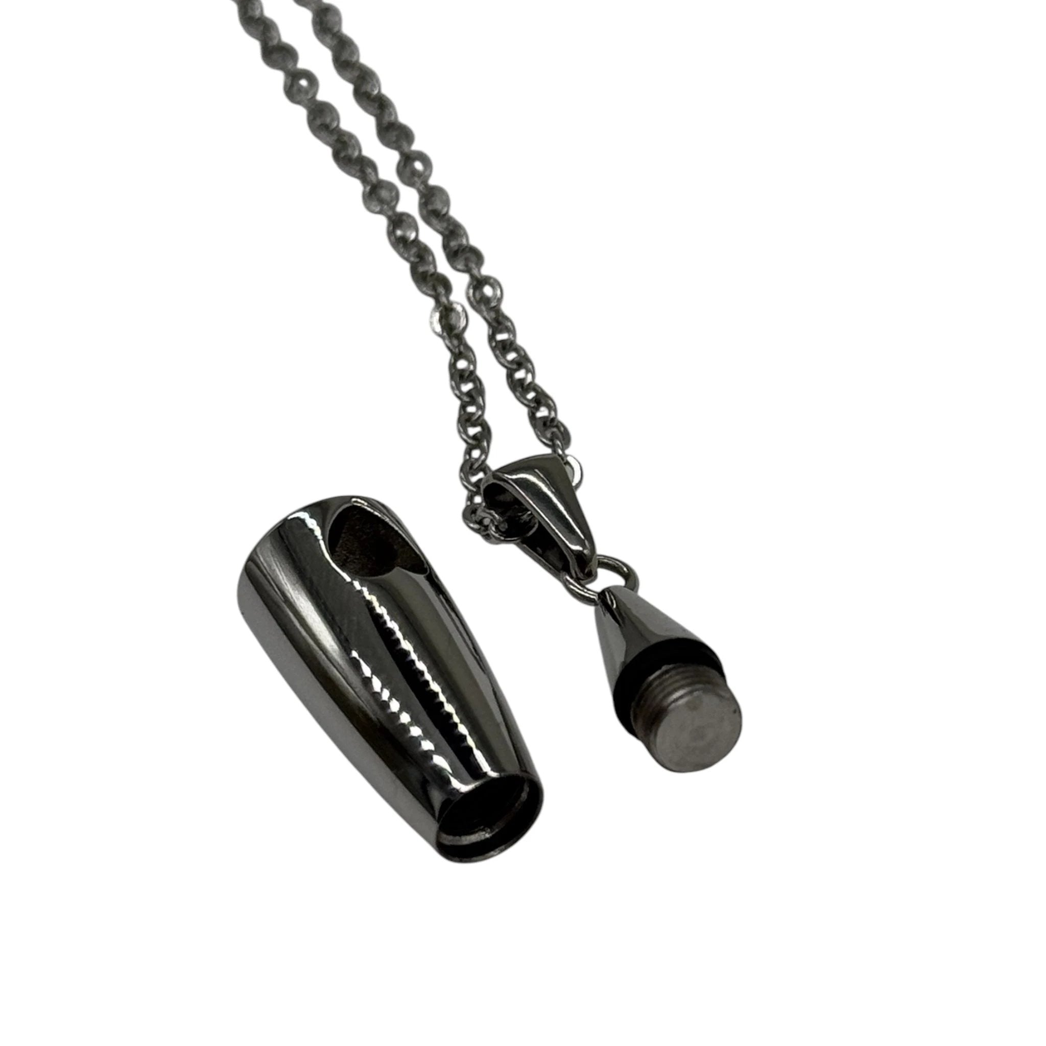 Schwarze Kette mit befüllbarem Kapsel-Anhänger – mit Herzöffnung, ca. 28 cm -  from DieBallerei