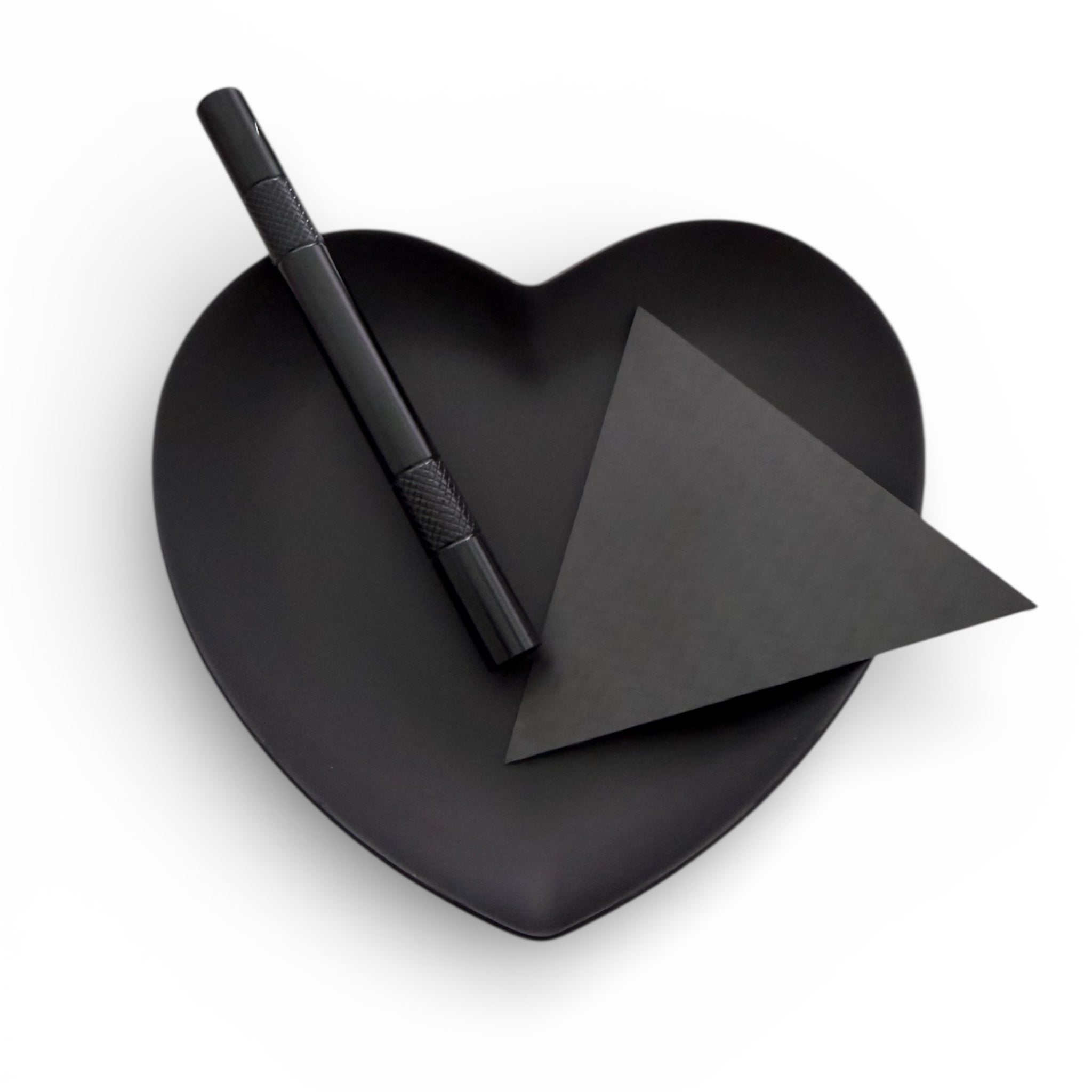 Schwarz Matt Herz Metall Brettchen – Edle Ziehunterlage inkl. Röhrchen und Carbon Dreieck