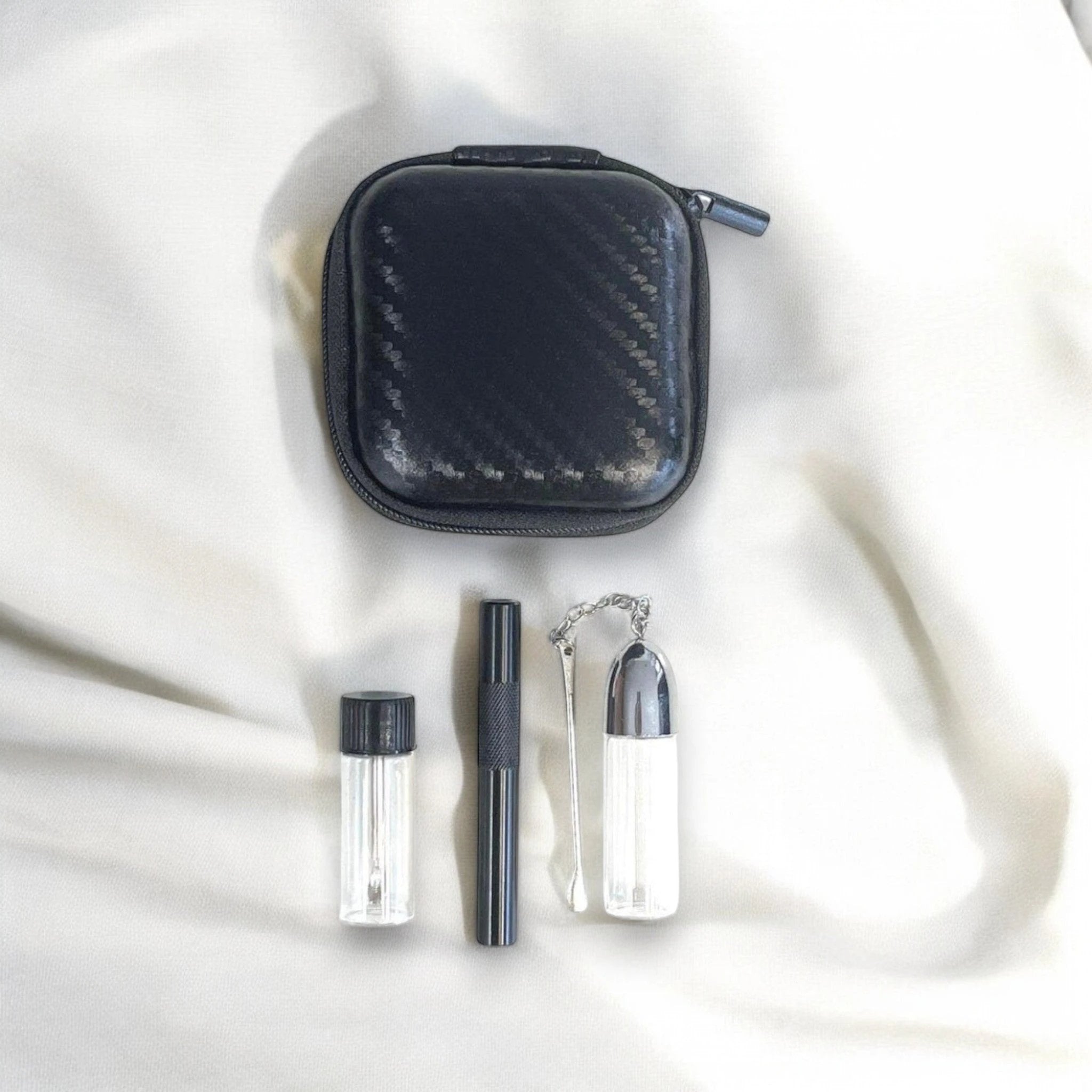 Set Black Carbon – Edles Soft Case mit Spender & Röhrchen -  from DieBallerei