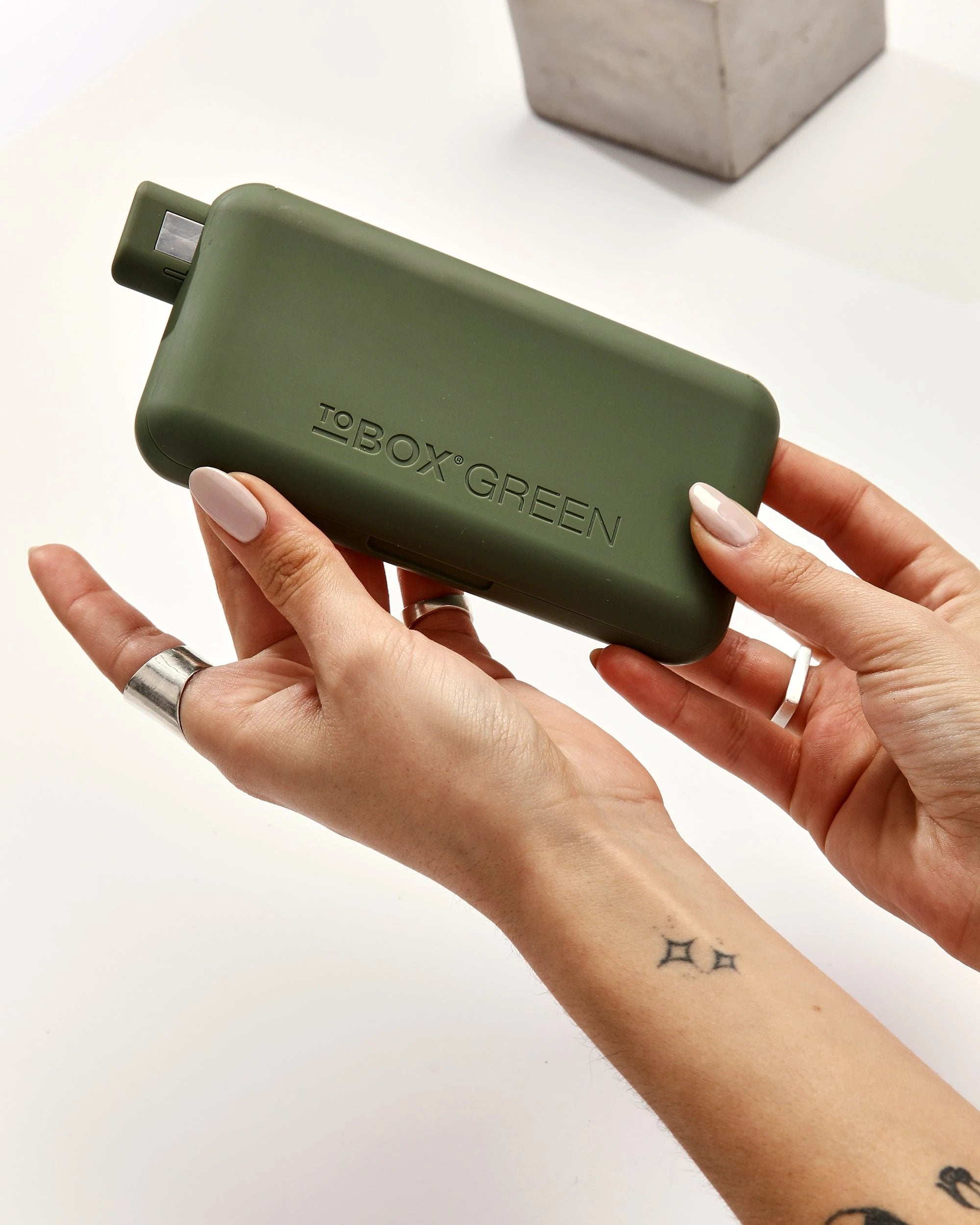 ToBOX GREEN – Die perfekte TO GO-Lösung! Rolling & Grinder in 5 Farben - Schnupftabakdose from DieBallerei