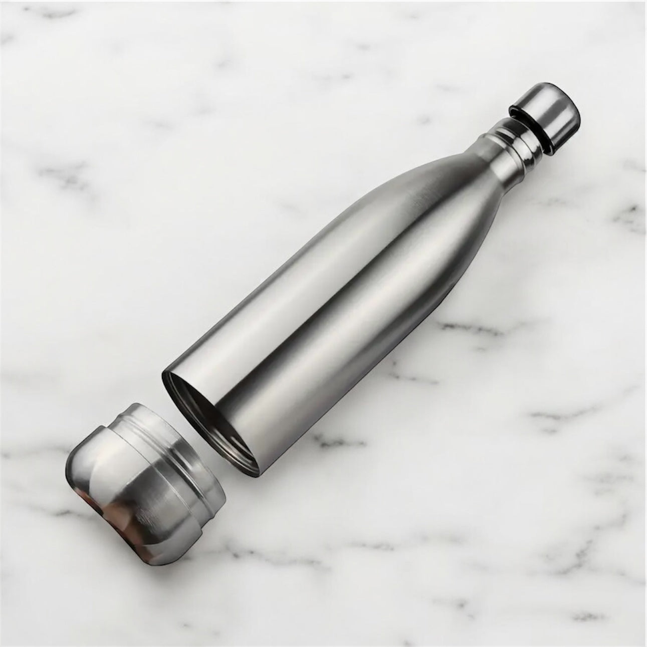 Versteck-Wasserflasche (Thermosflasche) aus Edelstahl – für clevere Genießer