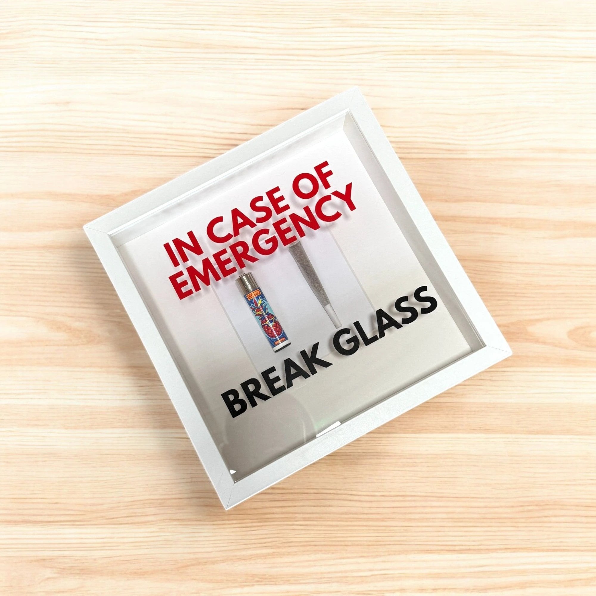 Wandschmuck "In Case of Emergency – Break Glass - Joint" Weißer Rahmen -  from DieBallerei