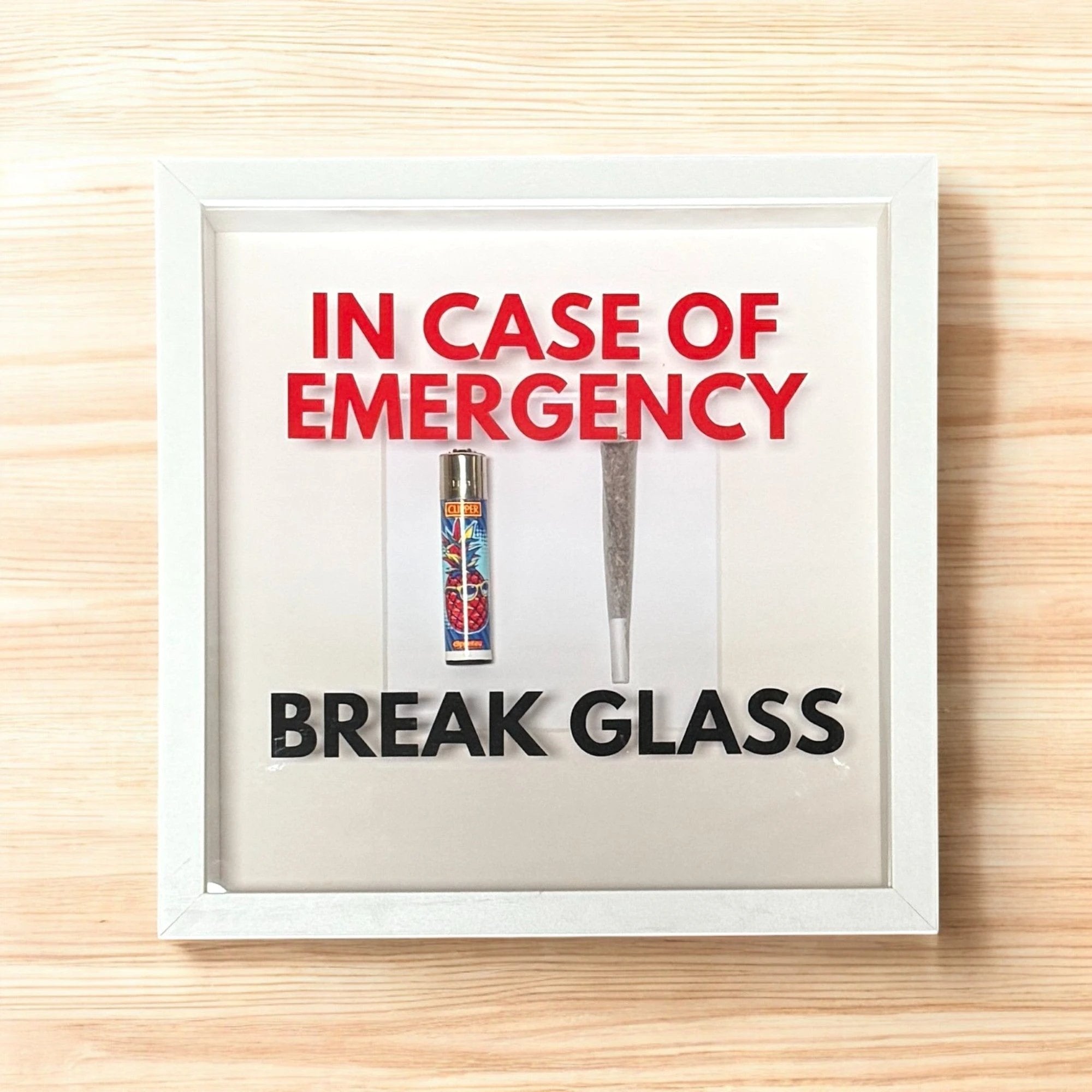 Wandschmuck "In Case of Emergency – Break Glass - Joint" Weißer Rahmen -  from DieBallerei