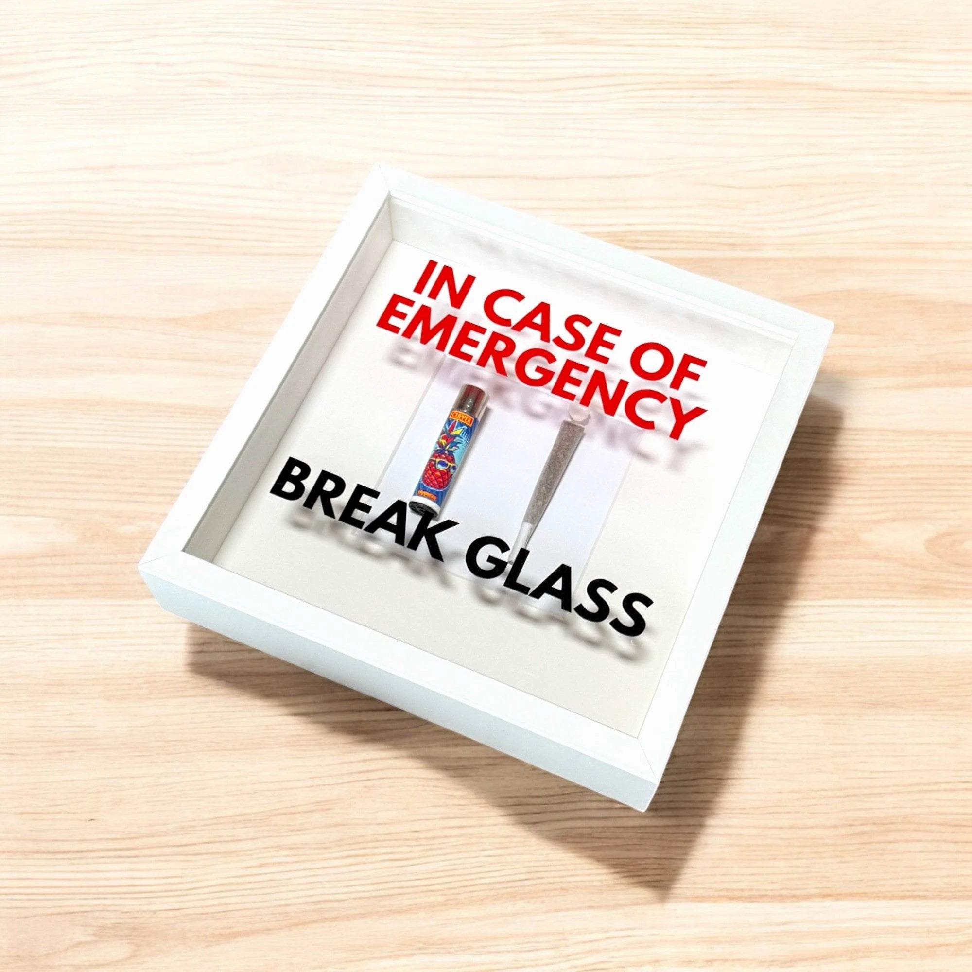 Wandschmuck "In Case of Emergency – Break Glass - Joint" Weißer Rahmen -  from DieBallerei