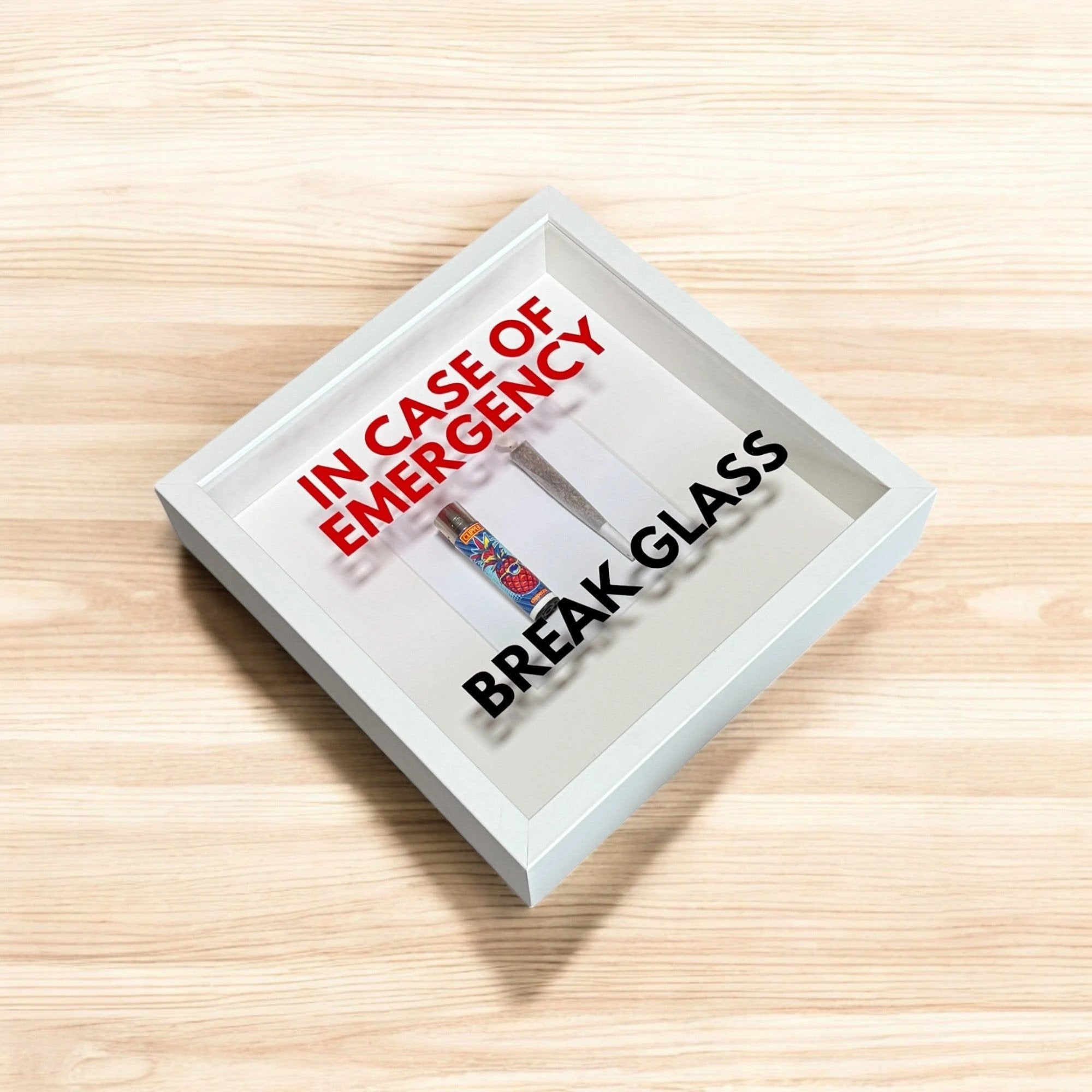 Wandschmuck "In Case of Emergency – Break Glass - Joint" Weißer Rahmen -  from DieBallerei