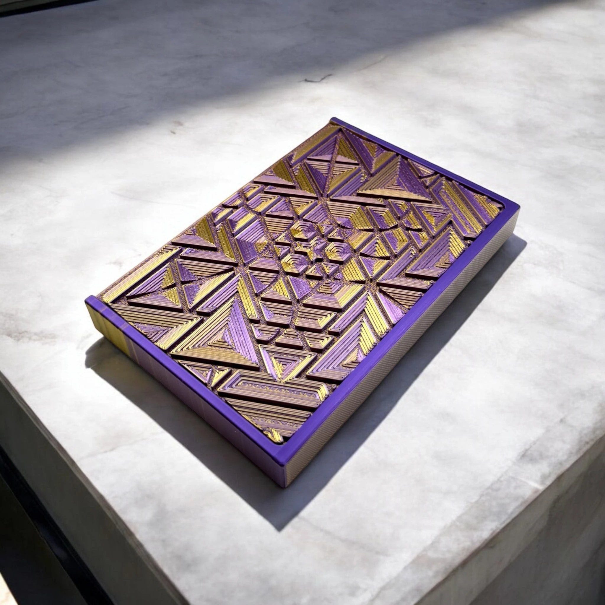 Baller-Box XL Brainbug inkl. integriertem Spiegel, 2x Röhrchen und Hack-Karten Lila / Gold -  from DieBallerei