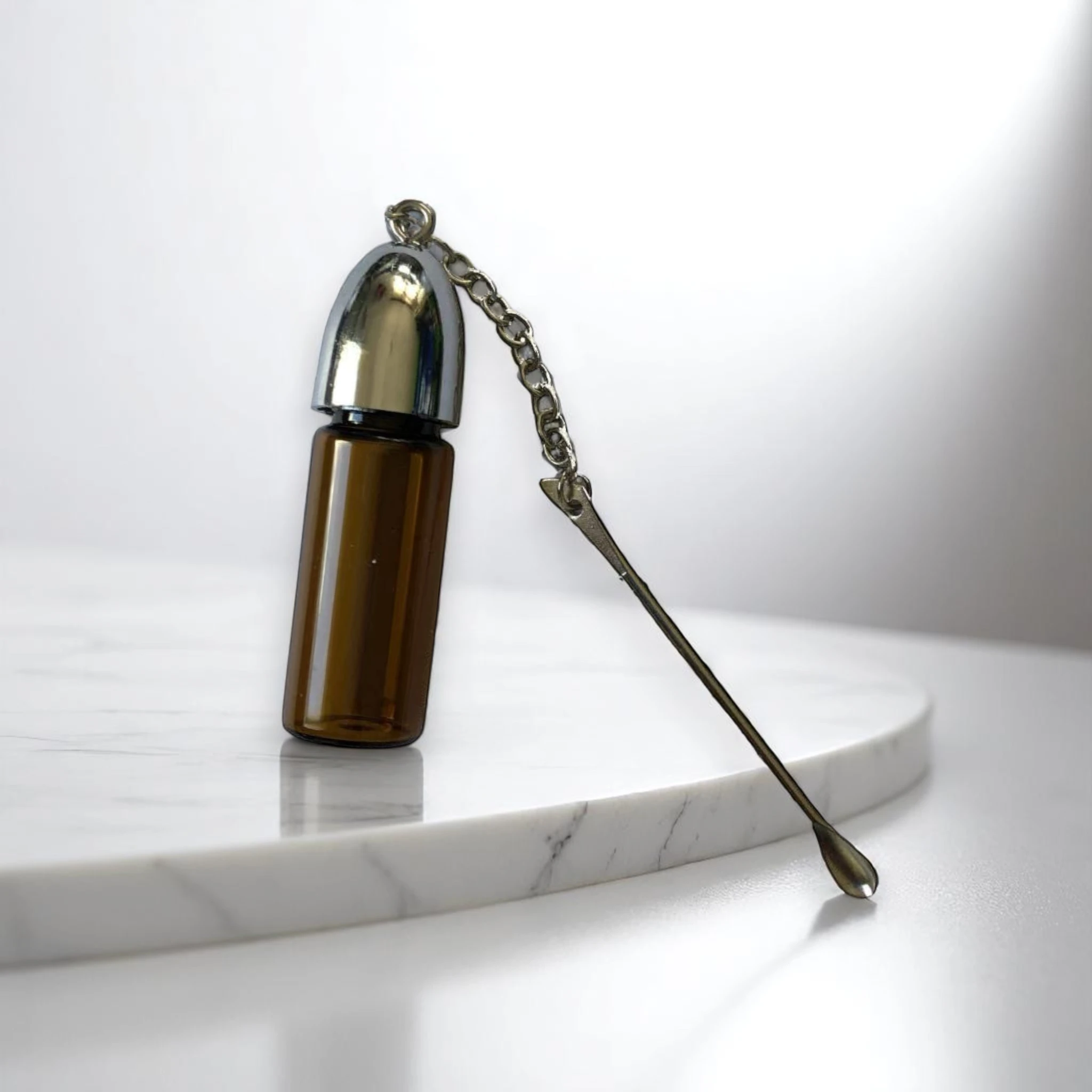 Spender/ Portionierer aus Glas mit Löffel inkl. Trichter (53mm / braun) -  from DieBallerei