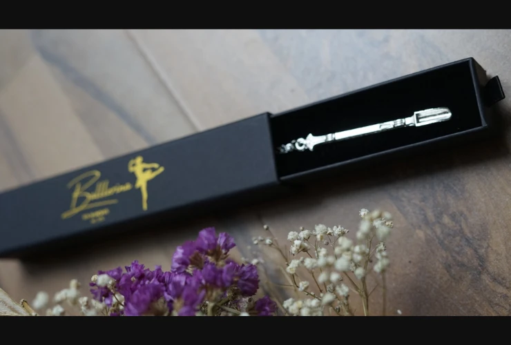 Die BALLERINA Halskette in Silber – Mit Löffel-Anhänger & Geschenkverpackung -  from DieBallerei