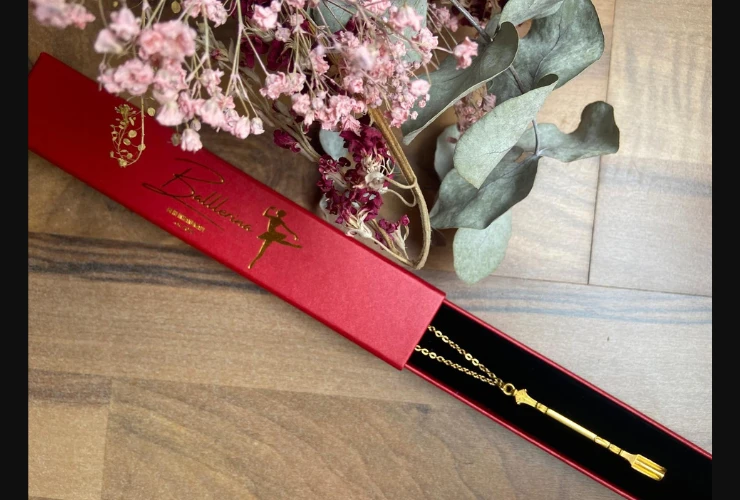 Die BALLERINA Halskette in Gold – Mit Löffel-Anhänger & Geschenkverpackung -  from DieBallerei