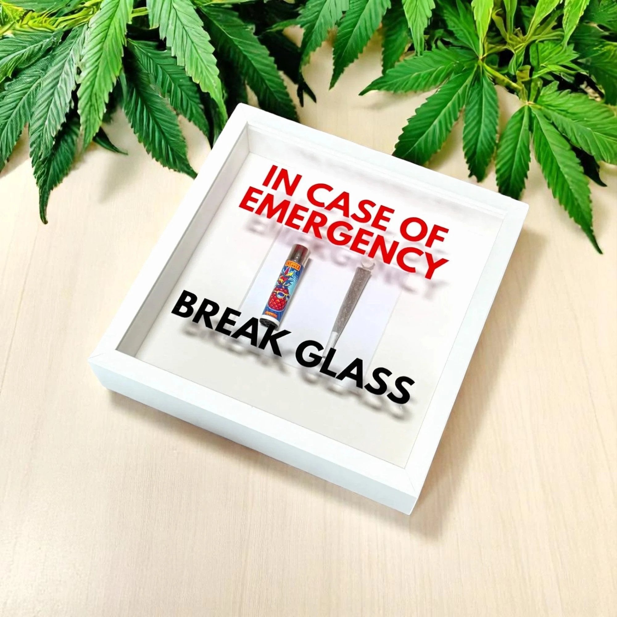 Wandschmuck "In Case of Emergency – Break Glass - Joint" Weißer Rahmen -  from DieBallerei