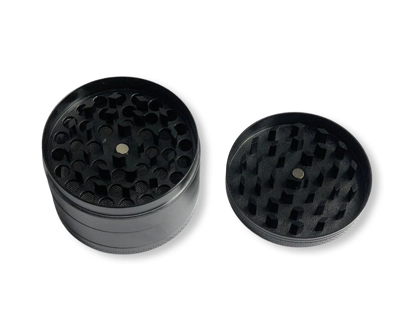 XXL Grinder Schwarz (63mm) – 4-teilige Aluminium Mühle mit Magnetdeckel -  from DieBallerei