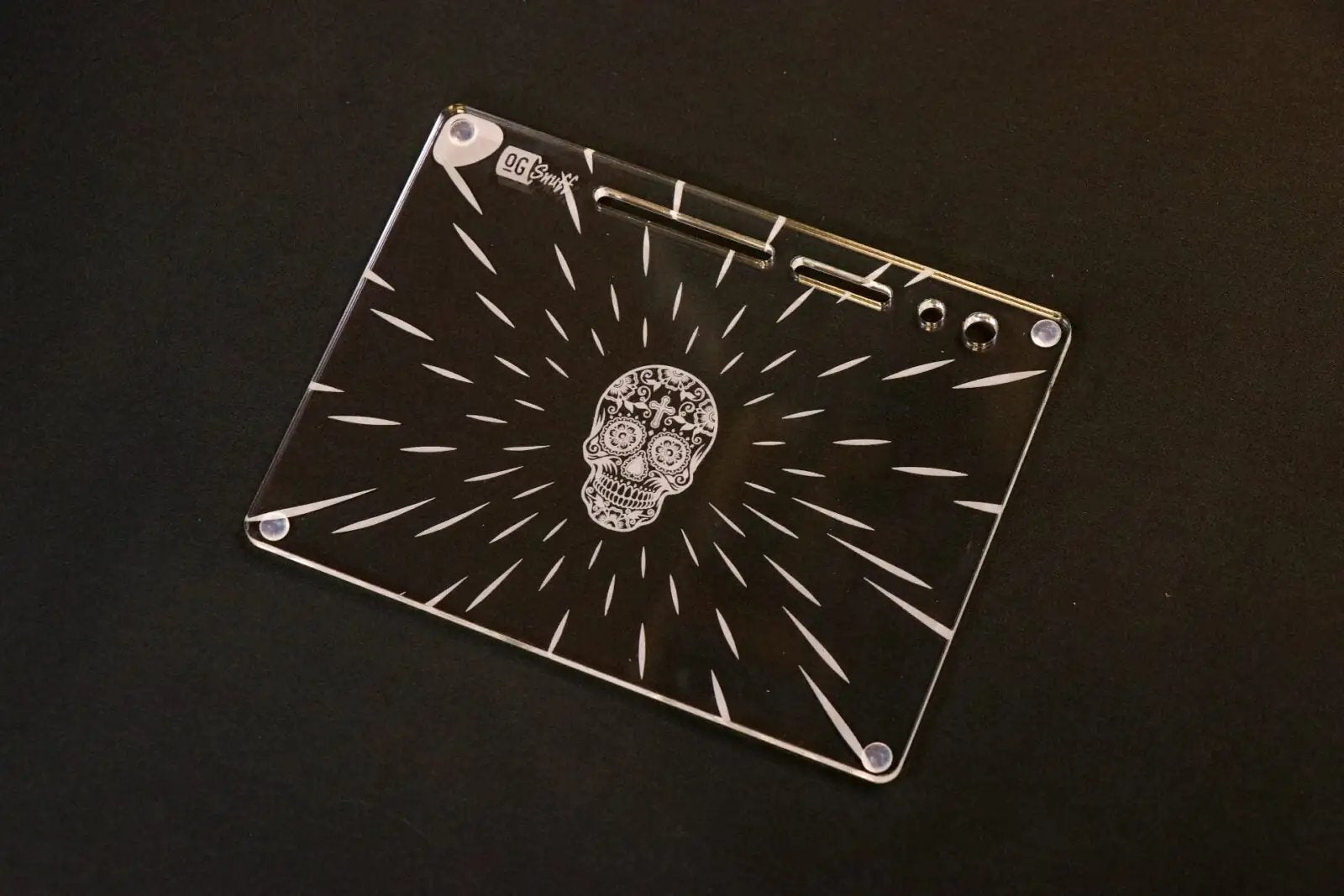 OG SNUFF Snuff Board „Skull Head“ – Präzision trifft Style – Leuchtendes Skull-Design -  from DieBallerei