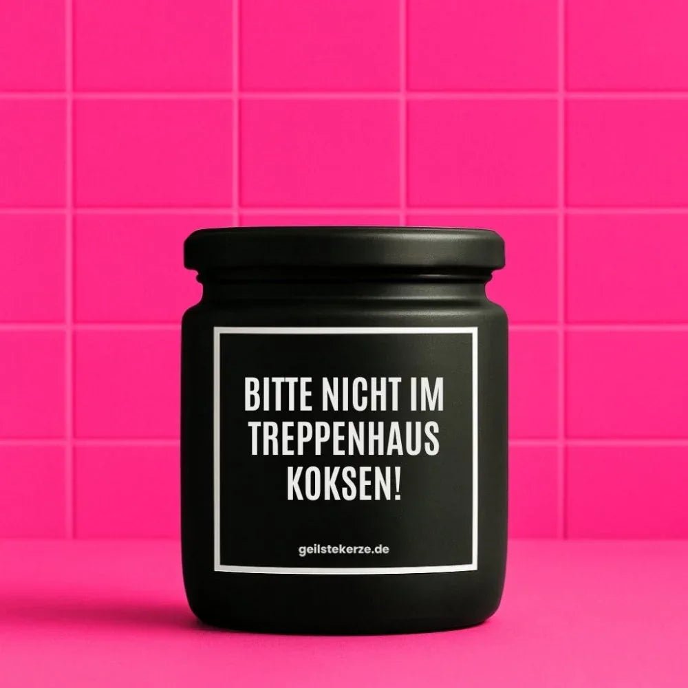 Duftkerze „BITTE NICHT IM TREPPENHAUS KOKSEN!“ von geilstekerze – Ansicht 1