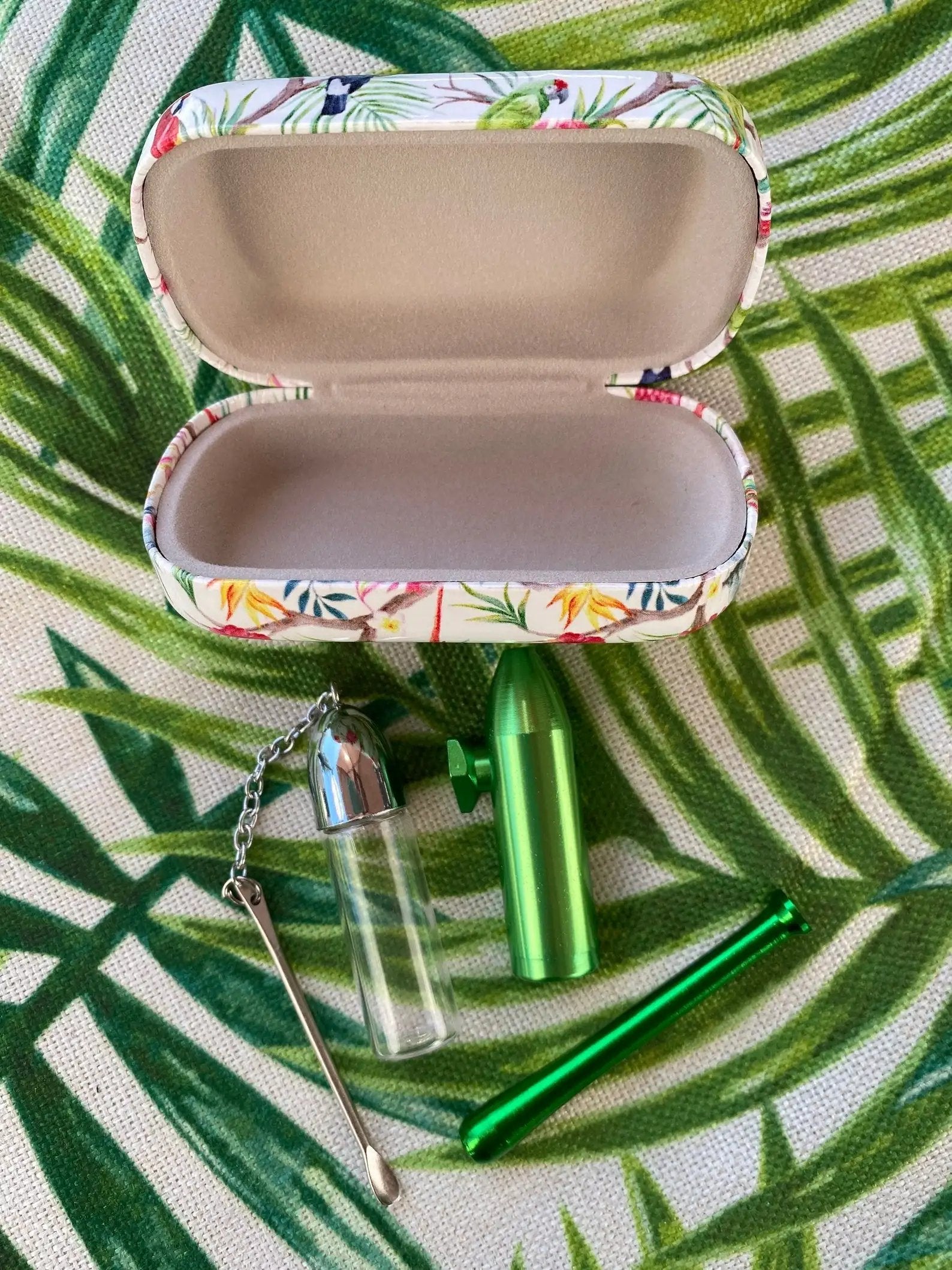 Set "Tropical Green/Silver" – Stilvolles Zubehör im tropischen Hard Case -  from DieBallerei