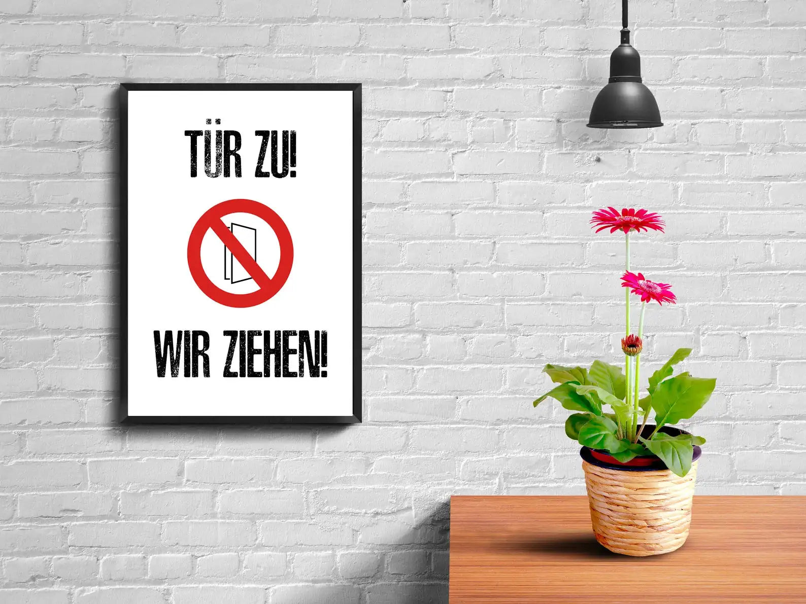 Poster „Tür zu! Wir ziehen!“ – Humorvolles Design im DIN A3 Format mit Rahmen -  from DieBallerei
