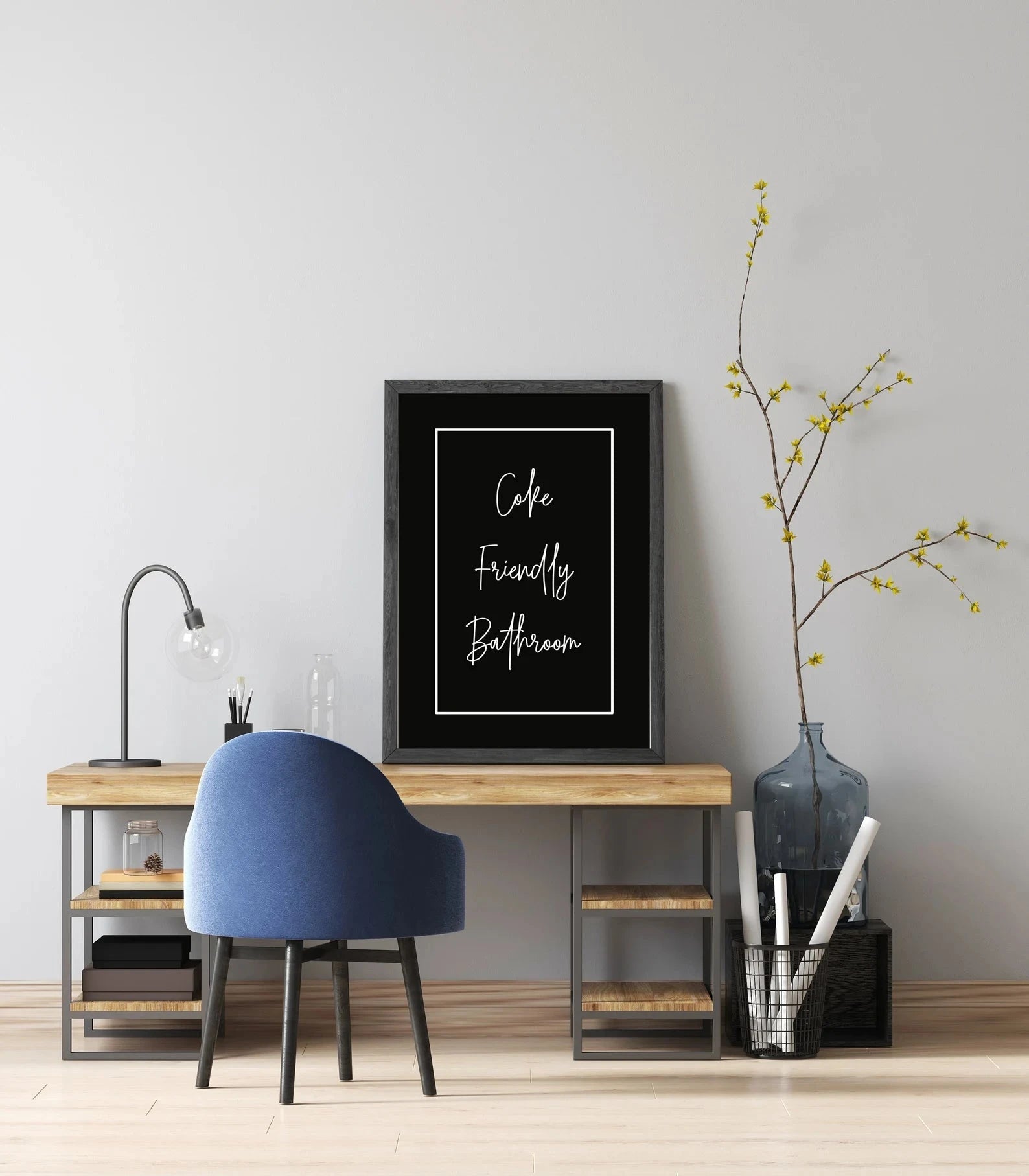 Poster „Coke Friendly Bathroom“ – Edles Black-Design (DIN A3 mit Rahmen) -  from DieBallerei