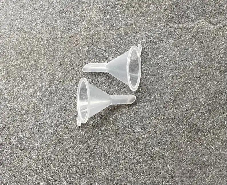 2 Mini Trichter – Praktisches Hilfsmittel für Flüssigkeiten & Pulver -  from DieBallerei