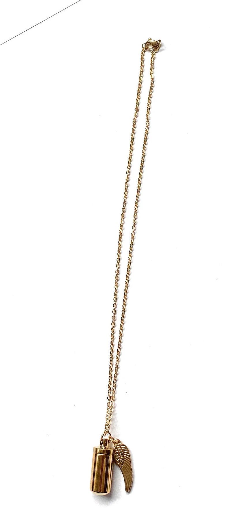 Halskette mit befüllbarer Kapsel & Flügel-Anhänger – Gold -  from DieBallerei