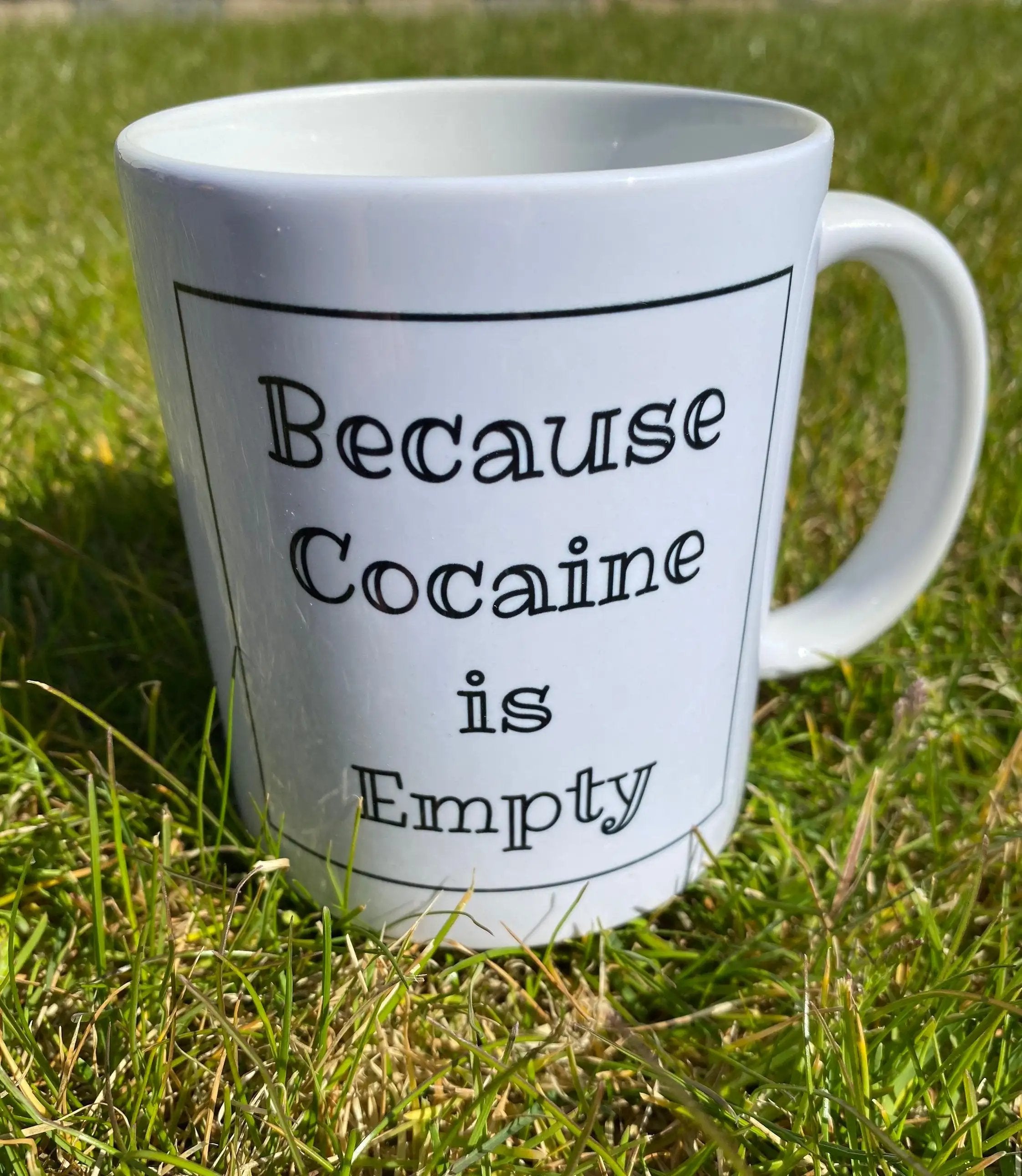 Lustige Tasse mit Spruch: „Because Cocaine is Empty“ -  from DieBallerei