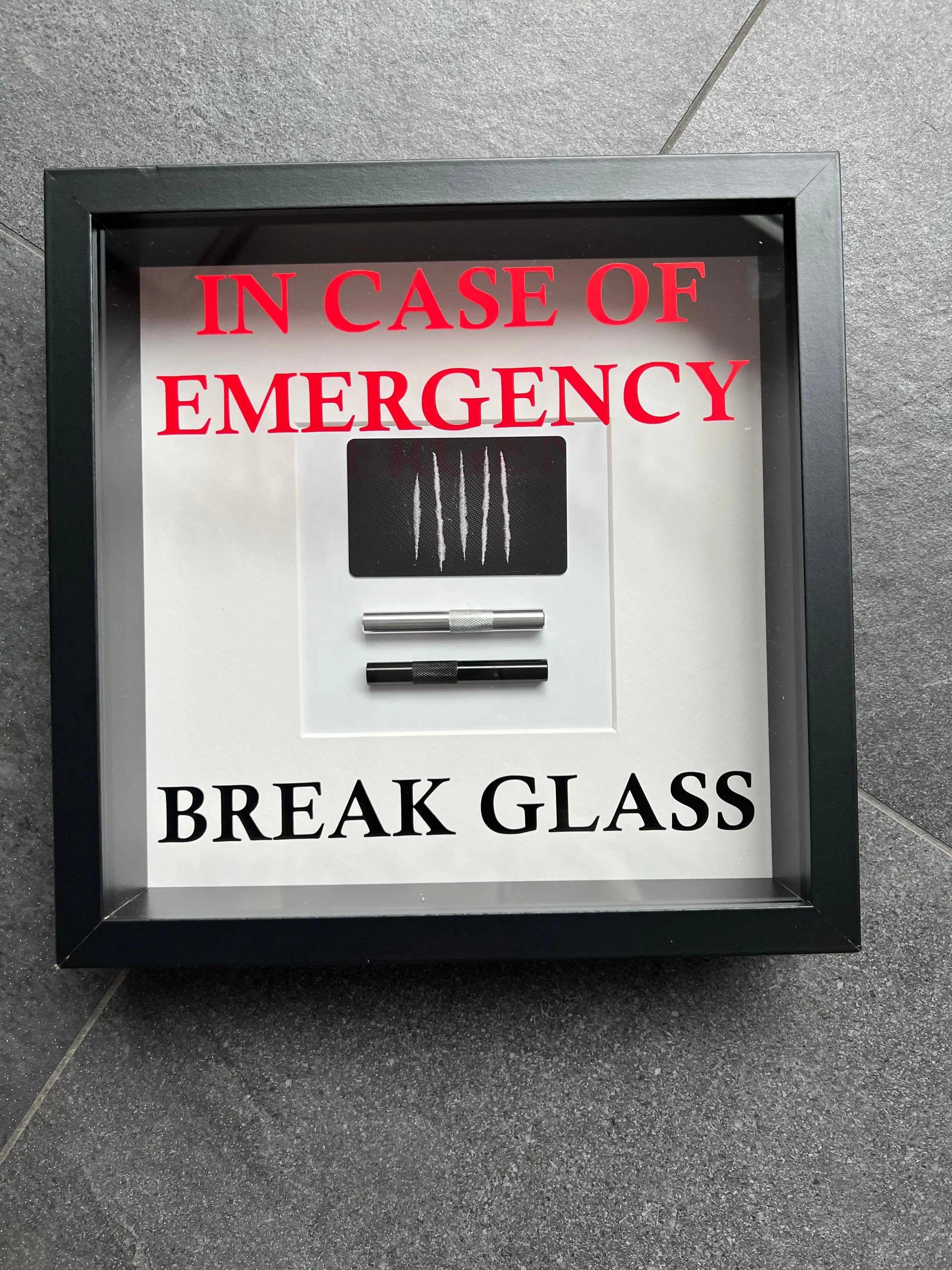 Wandschmuck "In Case of Emergency – Break Glass - Lines" Weißer Rahmen -  from DieBallerei