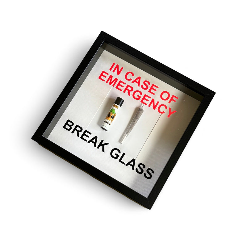 Wandbild/Bild „In Emergency - Break Glass -  Joint/Rauchen Spaß mit Bilderrahmen schwarz