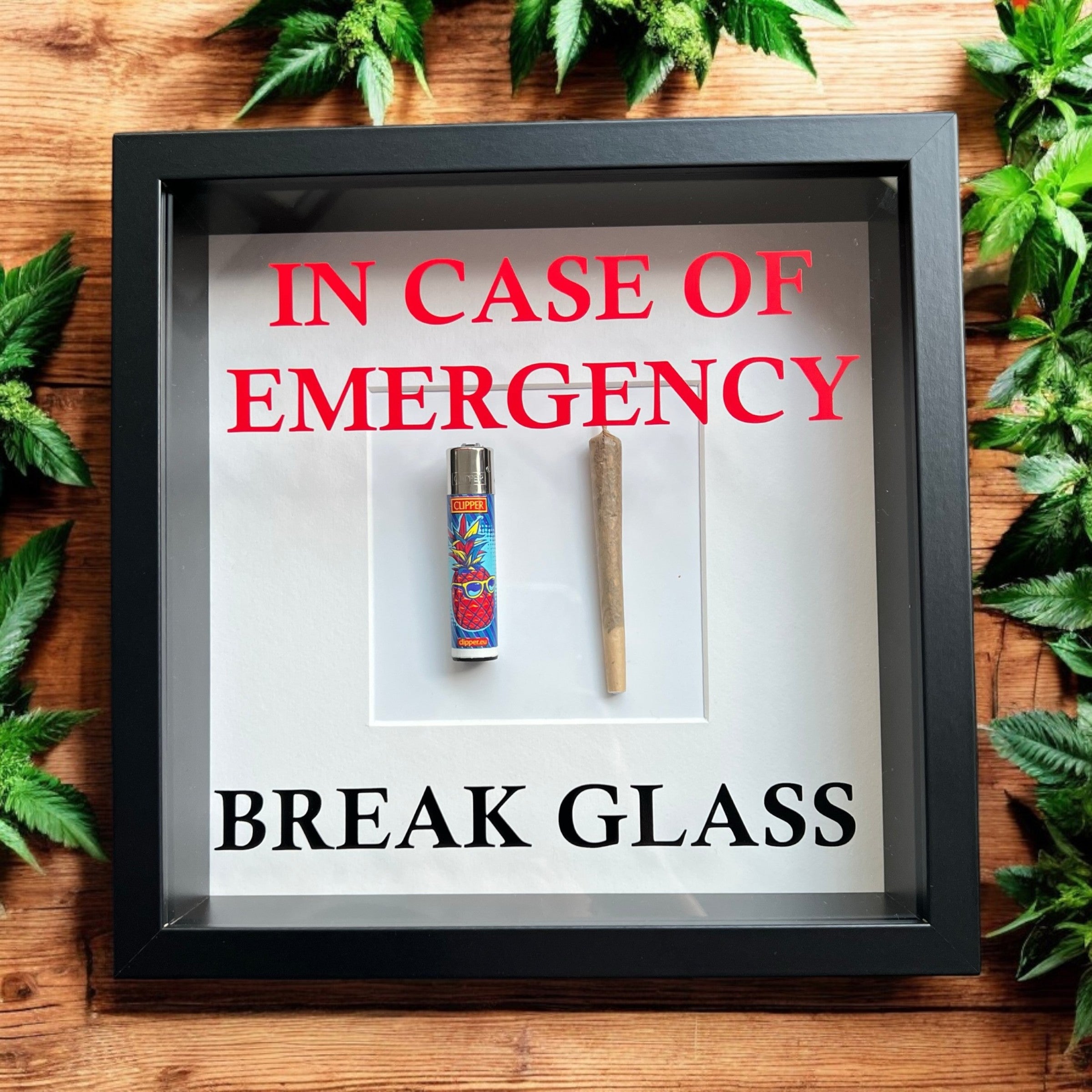 Wandbild/Bild „In Case of Emergency - Break Glass -  Joint/Rauchen Spaß mit Bilderrahmen schwarz