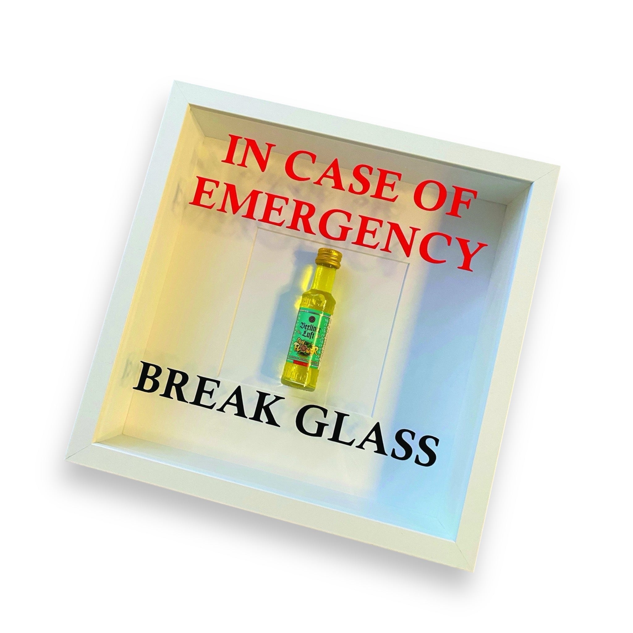 "In Case of Emergency Break Glass" – Wandbild mit Berliner Luft weißer Rahmen