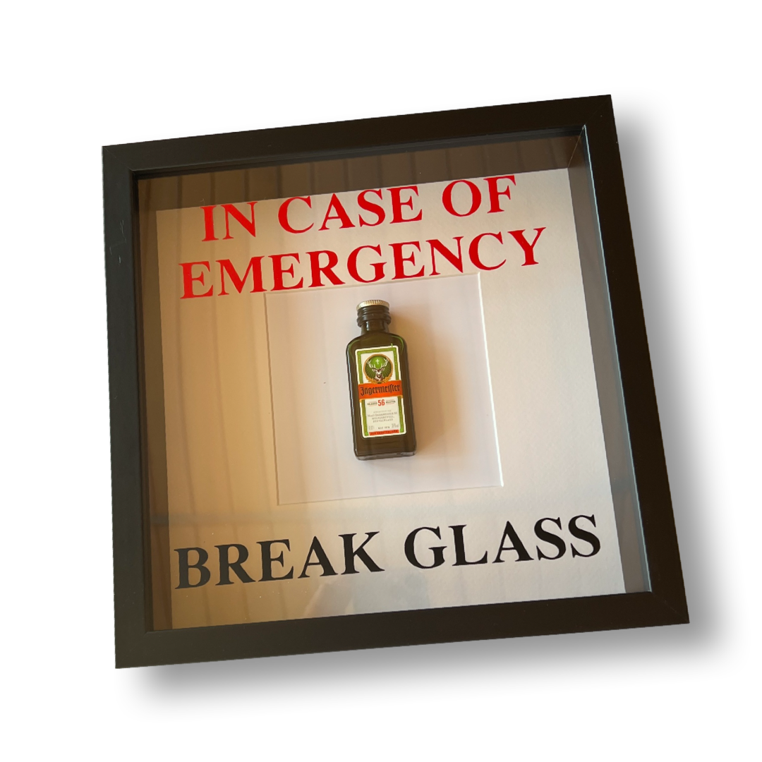 Wandbild/Bild „In Emergency - Break Glass -  Jägermeister Spaß mit Bilderrahmen schwarz