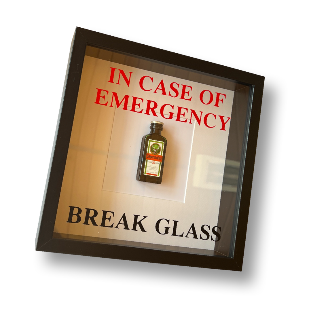 Wandbild/Bild „In Emergency - Break Glass -  Jägermeister Spaß mit Bilderrahmen schwarz