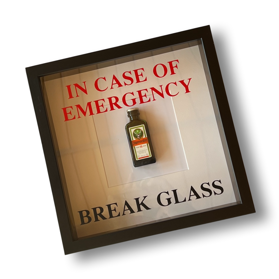 Wandbild/Bild „In Emergency - Break Glass -  Jägermeister Spaß mit Bilderrahmen schwarz