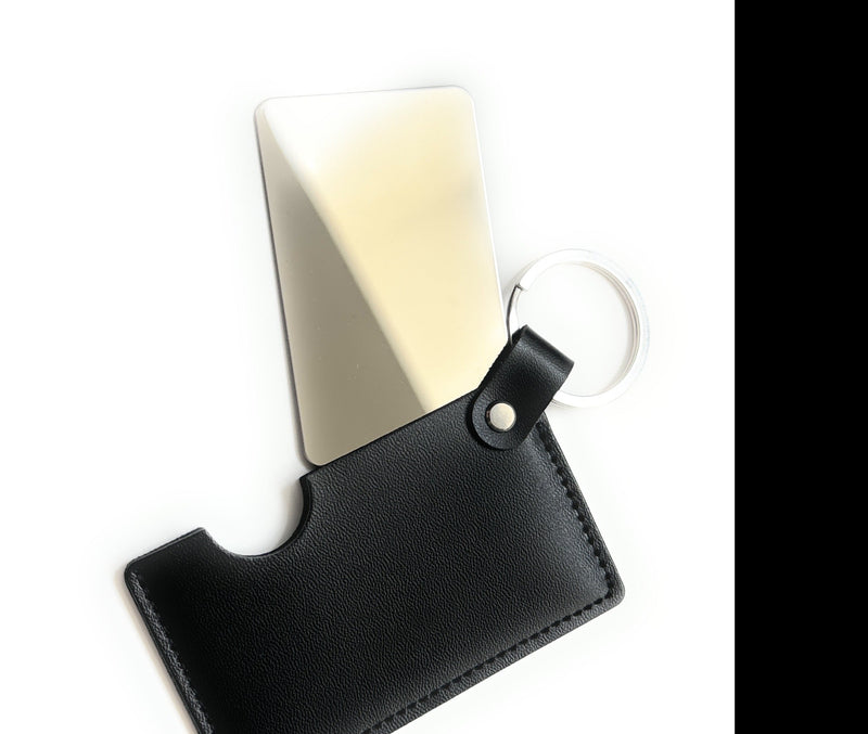 Mirror to-go in a black protective case with a key ring that can be folded out - the perfect base for on the go