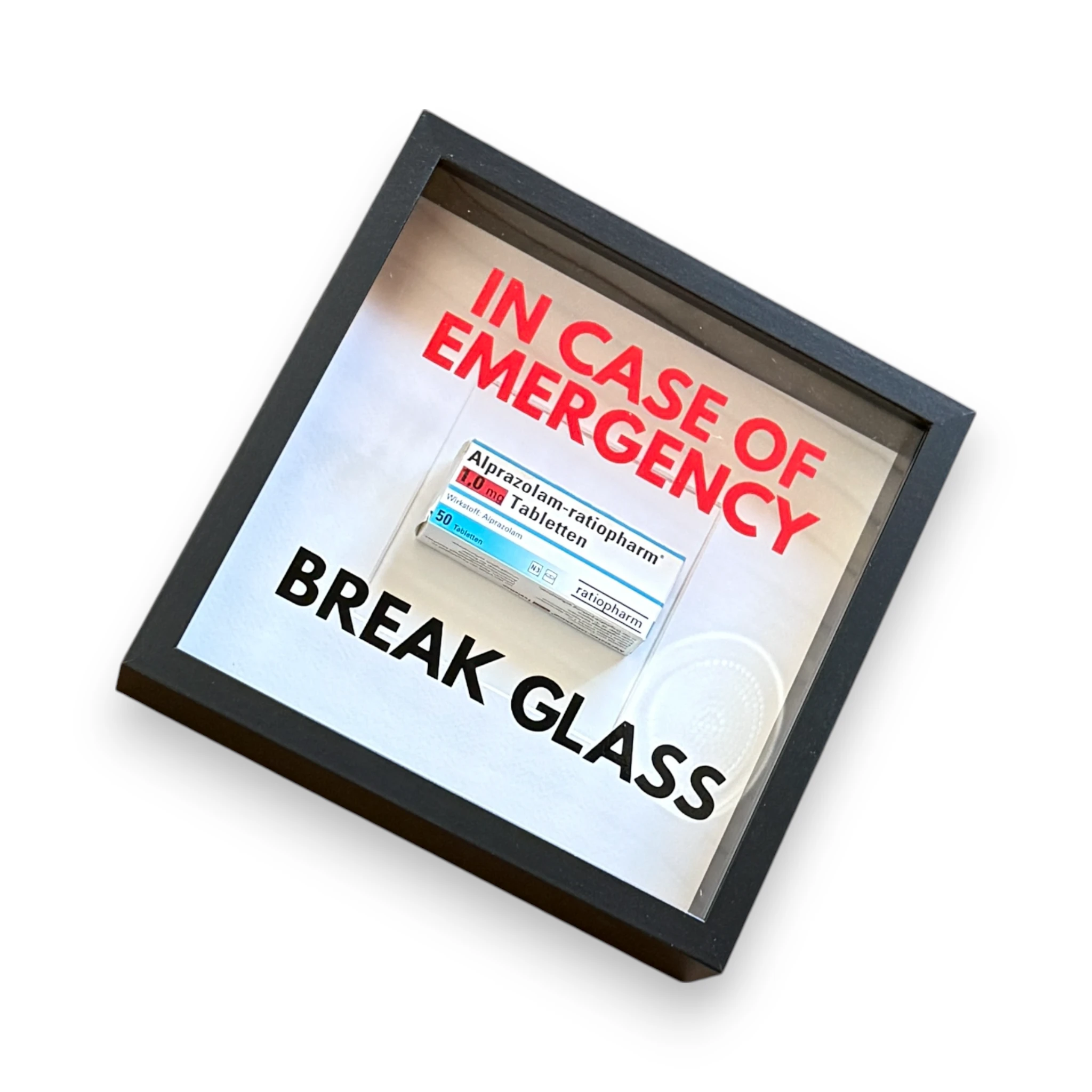 "In Case of Emergency Break Glass" – Wandbild mit leerer Umverpackung "Alprazolam" schwarz -  from DieBallerei