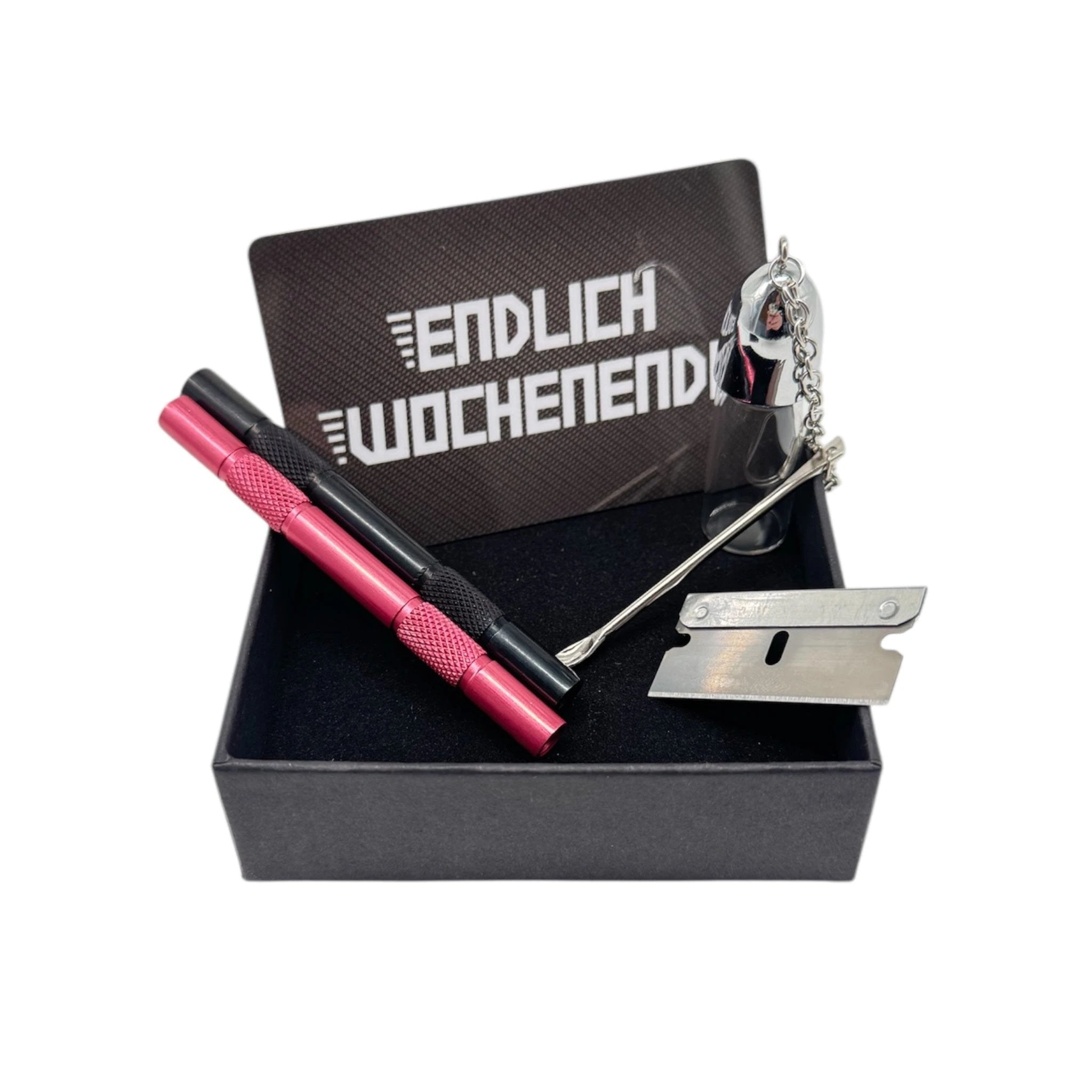 Schwarze Geschenkbox mit Ziehröhrchen, Hack-Karte im Carbon-Look, Glas-Spender und Klinge -  from DieBallerei