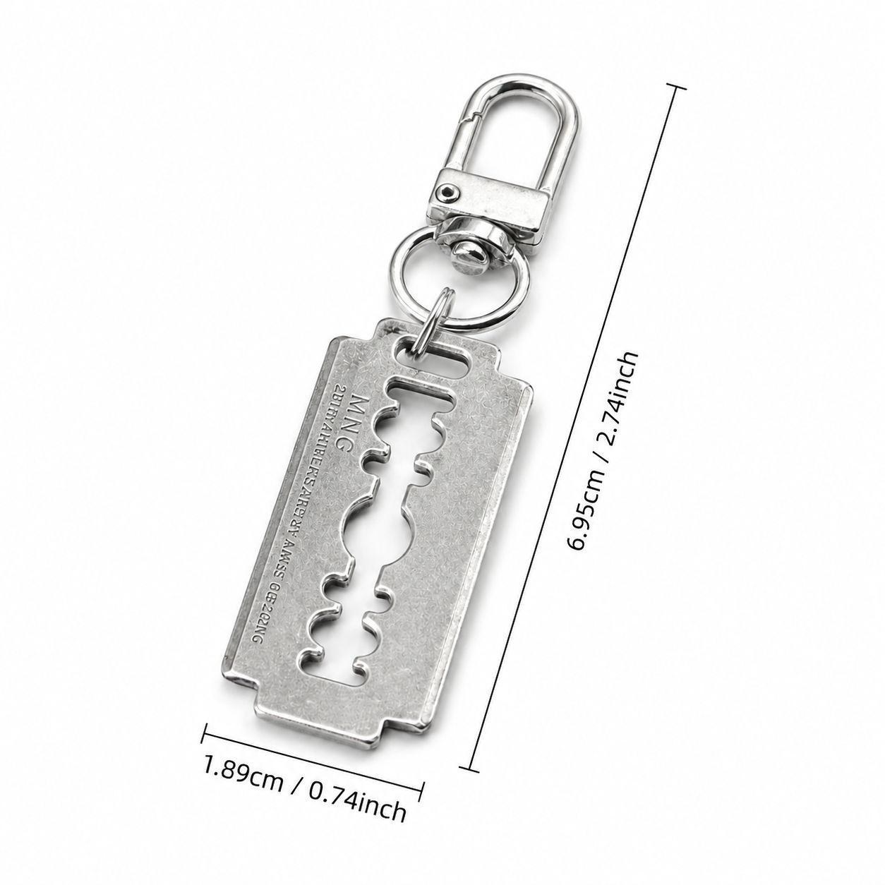 Silberner Rasierklingen-Schlüsselanhänger mit Karabiner – Markant & praktisch
