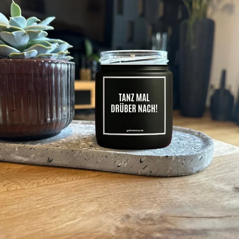 Duftkerze „TANZ MAL DRÜBER NACH!“ von geilstekerze – Ansicht 2
