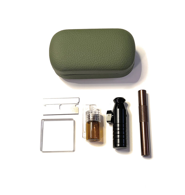 SET distributeur de tabac à priser Sniff Snuff Sniffer vert olive (tube, mini plaque en verre, distributeur avec cuillère, distributeur, lame) dans un étui rigide