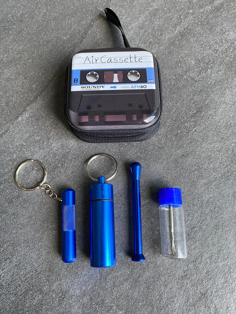 SET Retro Cassette Sniff Snuff Sniffer Snuff Distributeur Distributeur (2 tubes, pilulier, distributeur avec cuillère) dans un étui rigide en aluminium